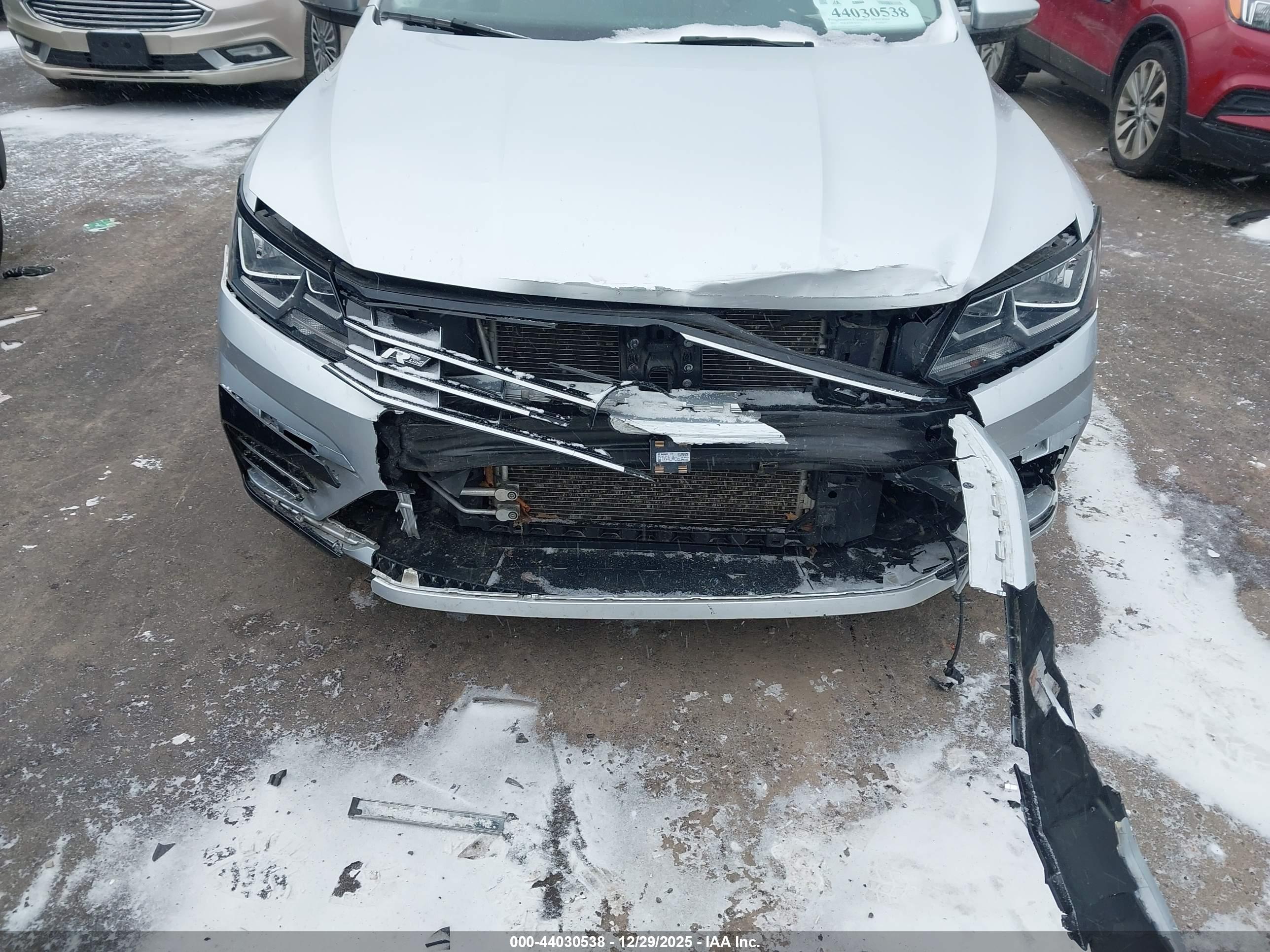 VOLKSWAGEN PASSAT image 6