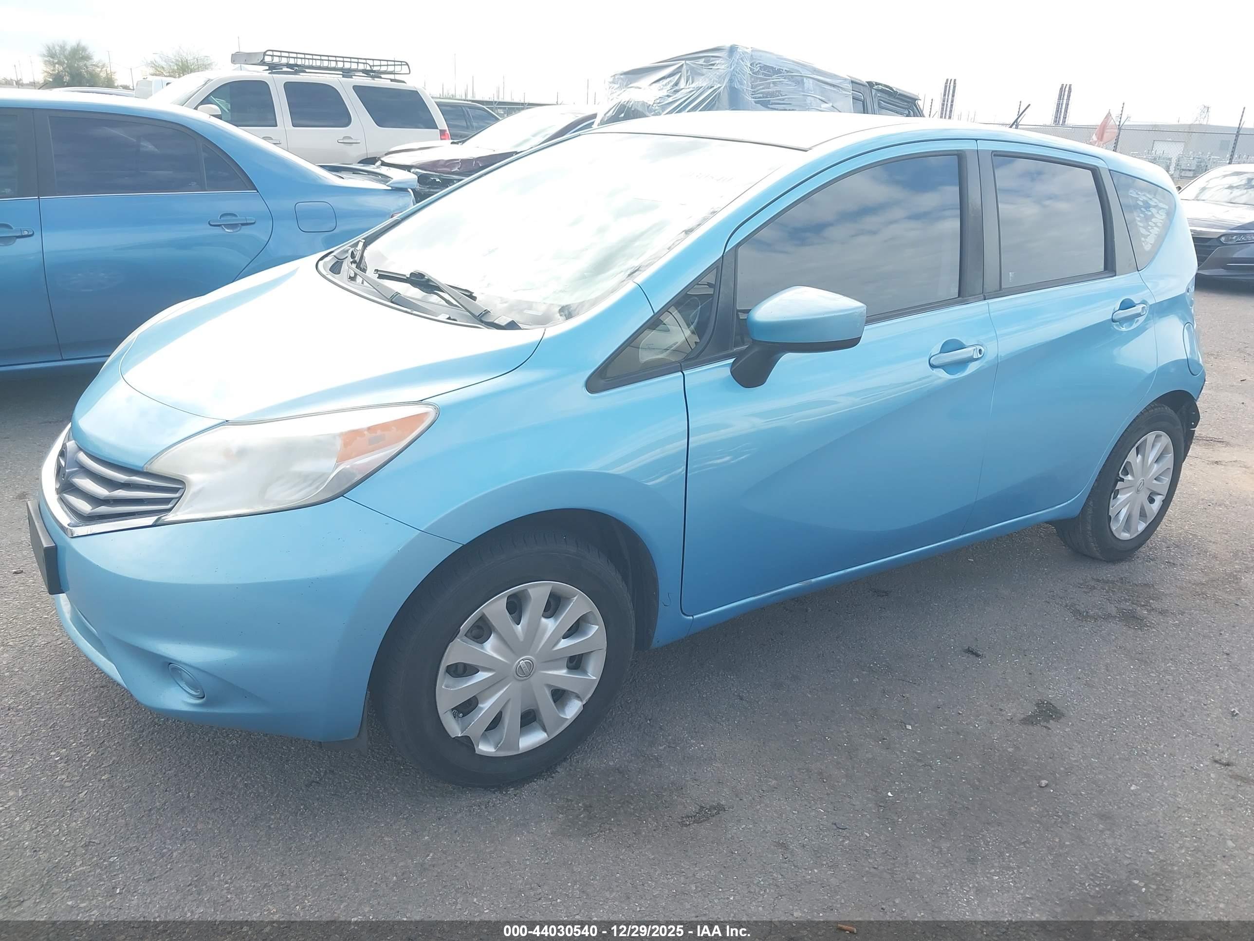 NISSAN VERSA image 2