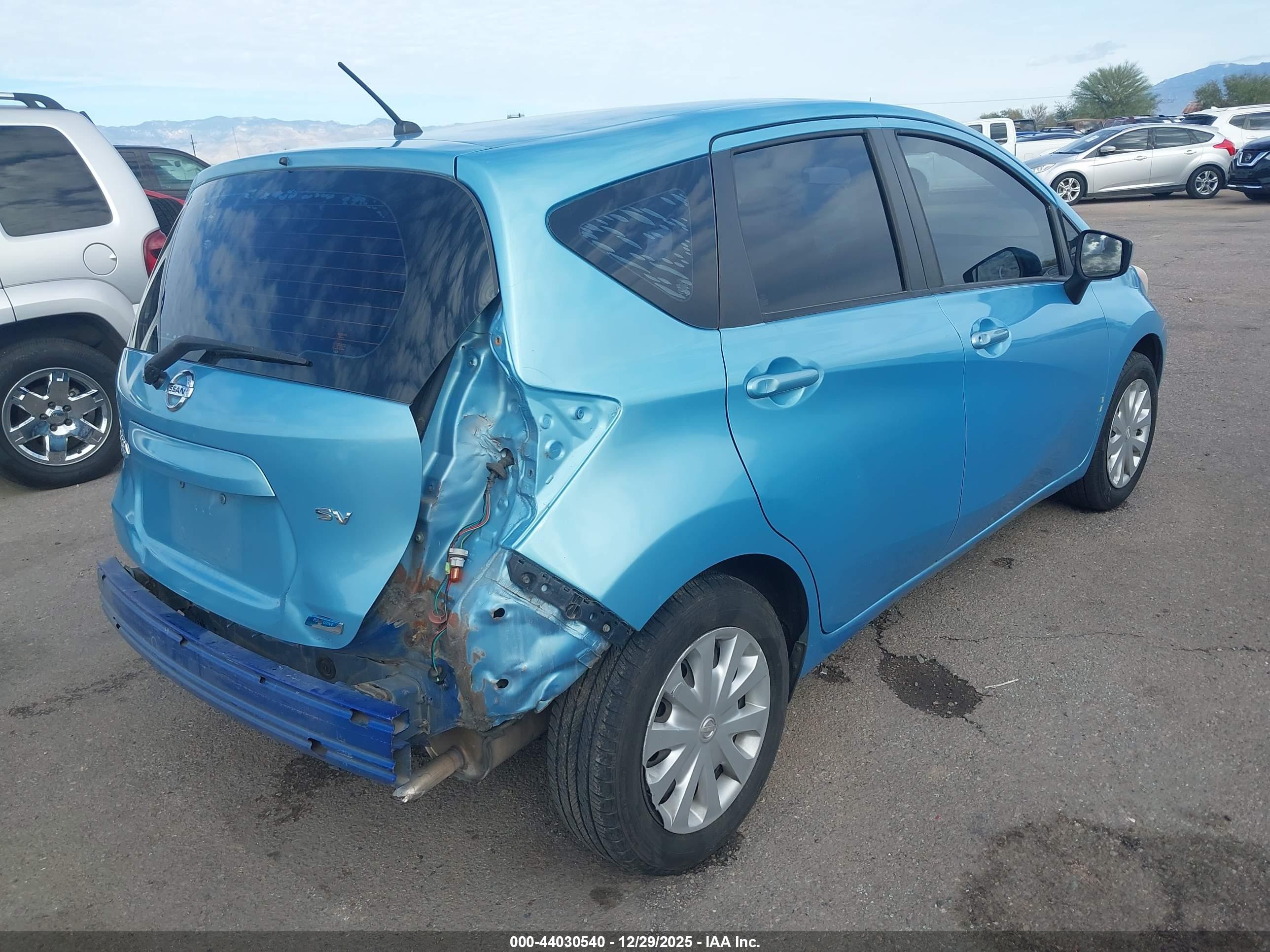 NISSAN VERSA image 4