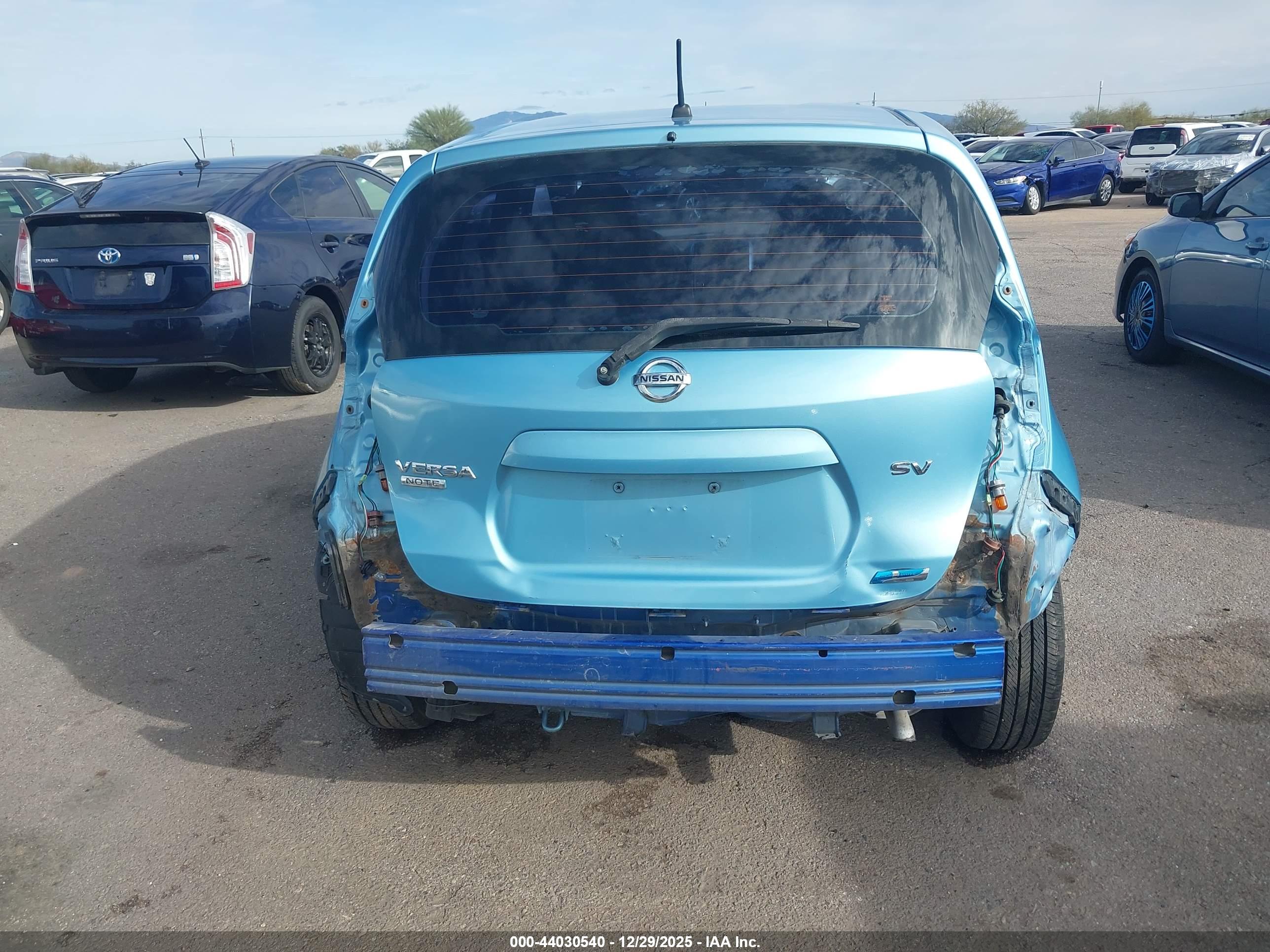 NISSAN VERSA image 6