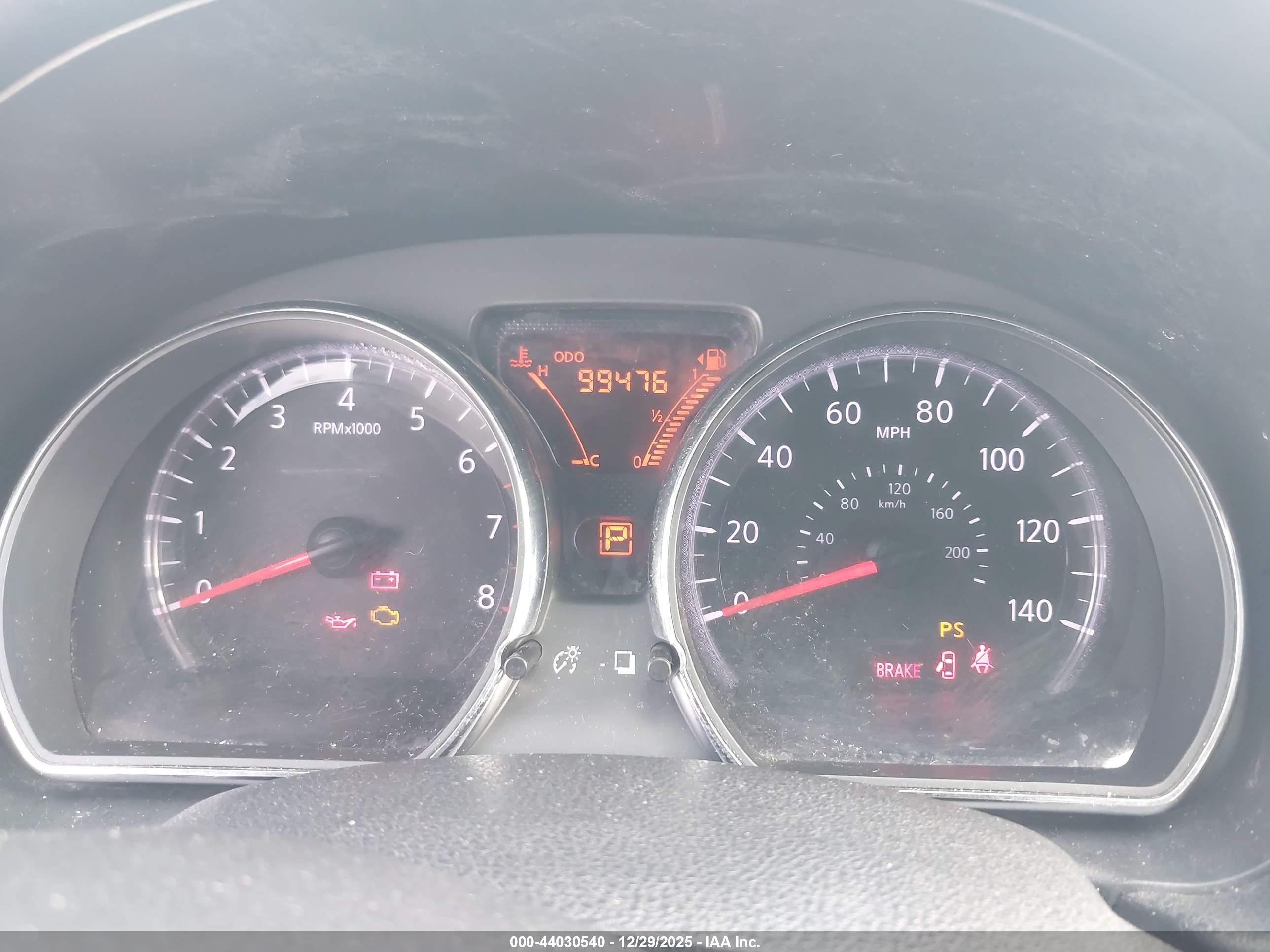NISSAN VERSA image 7