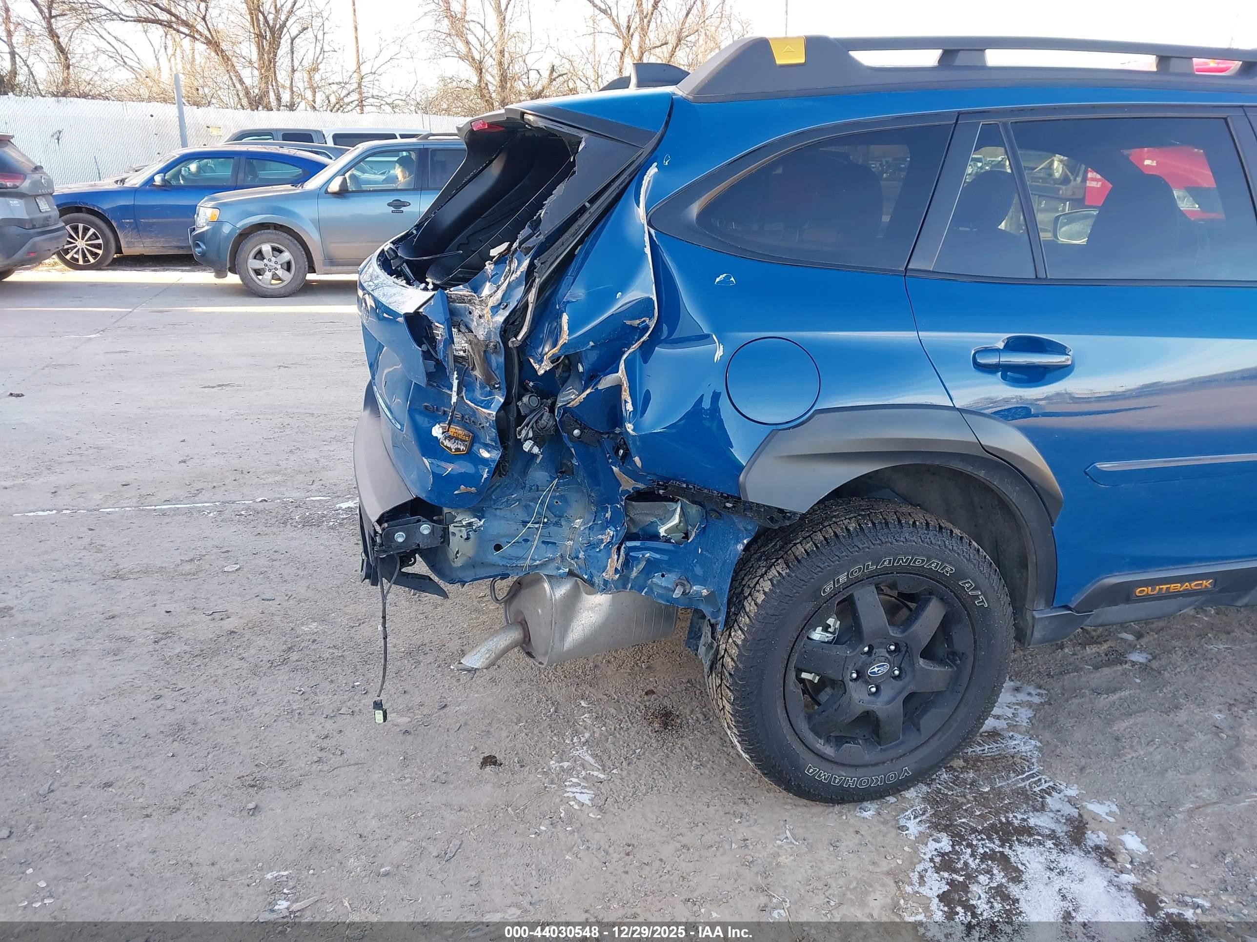 SUBARU OUTBACK image 6