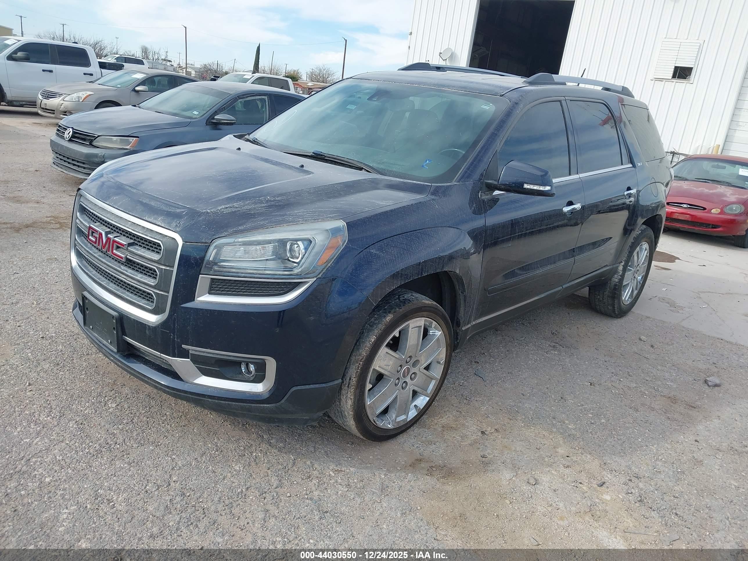 GMC ACADIA image 2