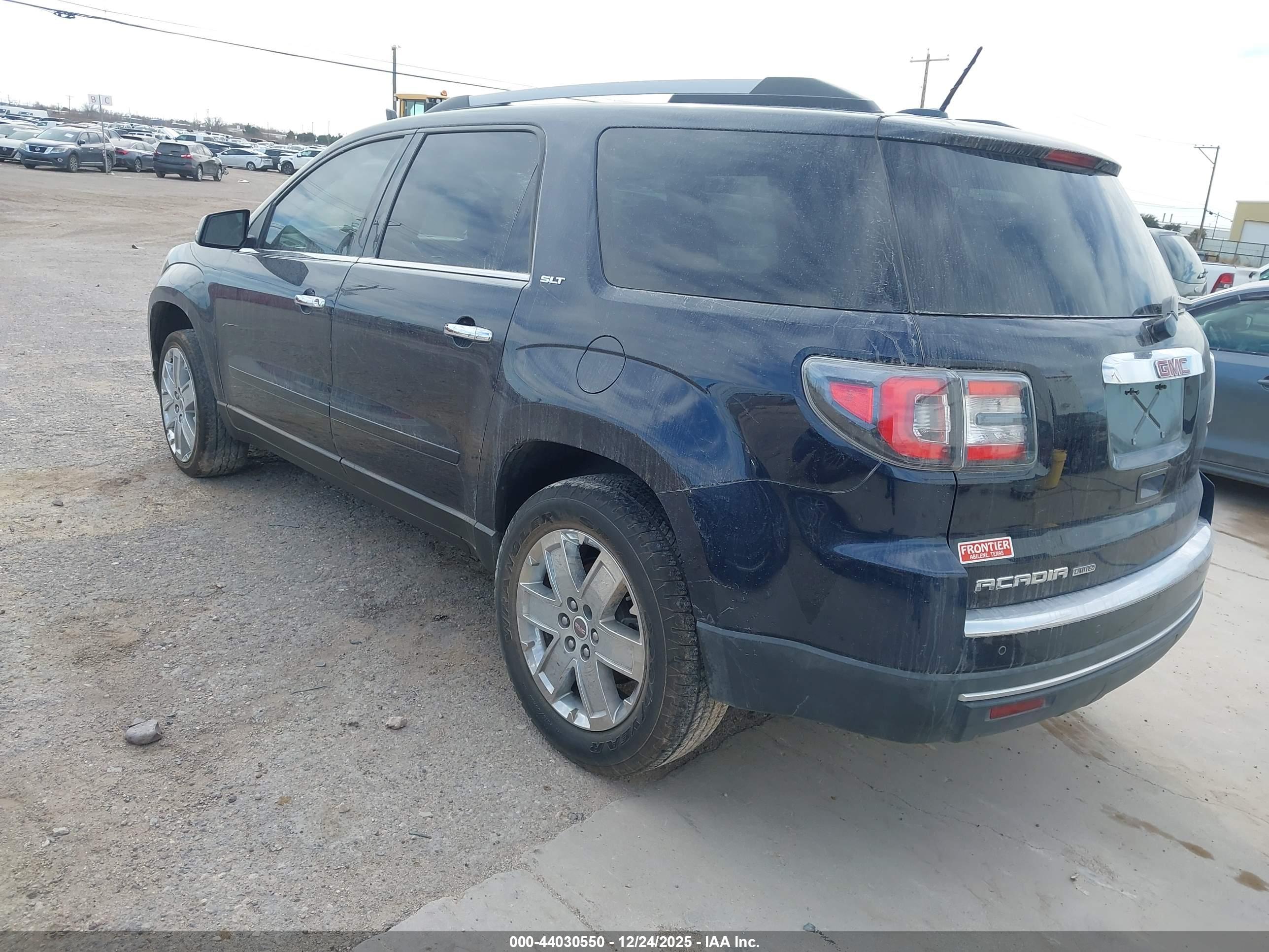 GMC ACADIA image 3