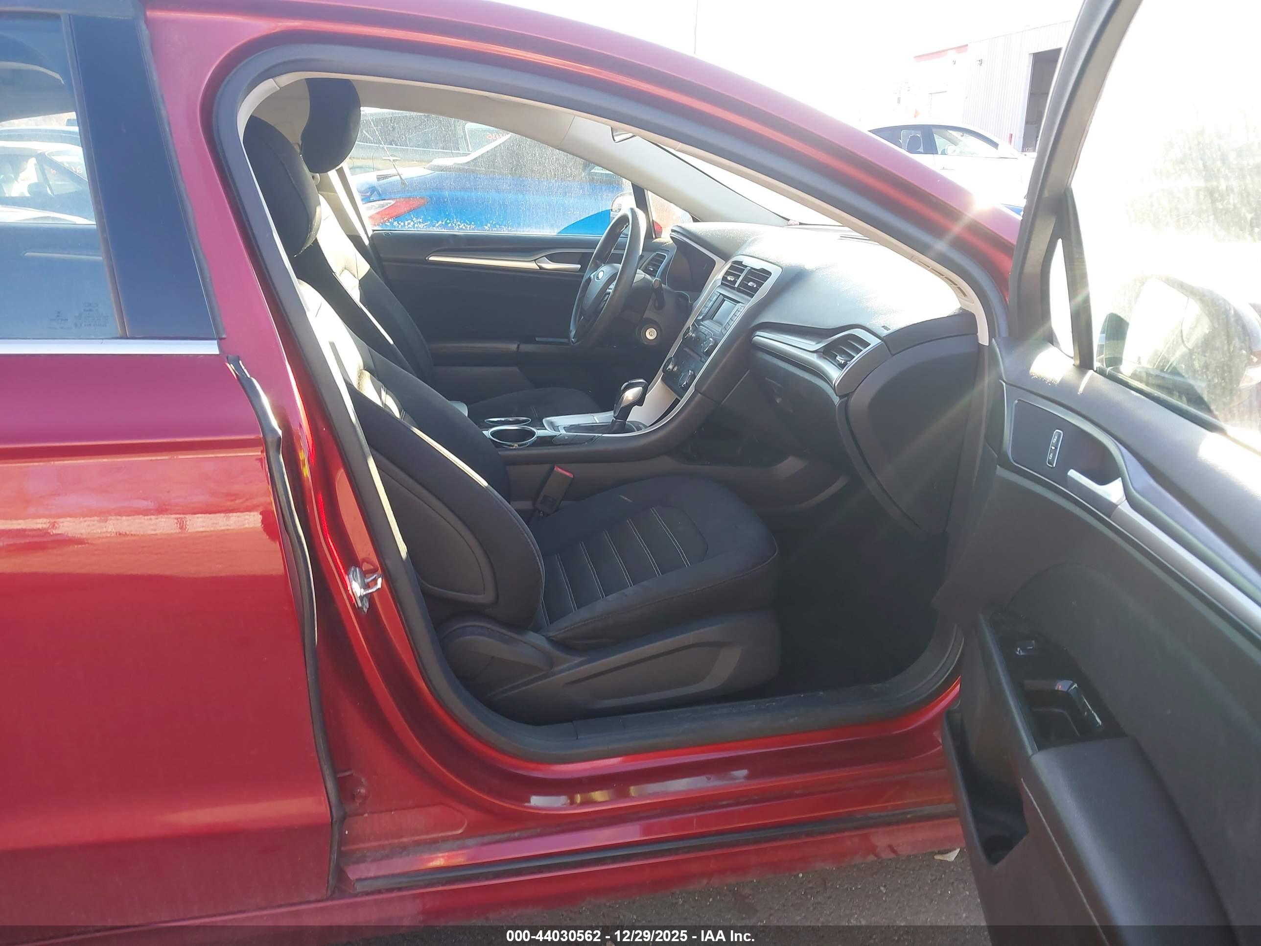 FORD FUSION image 5