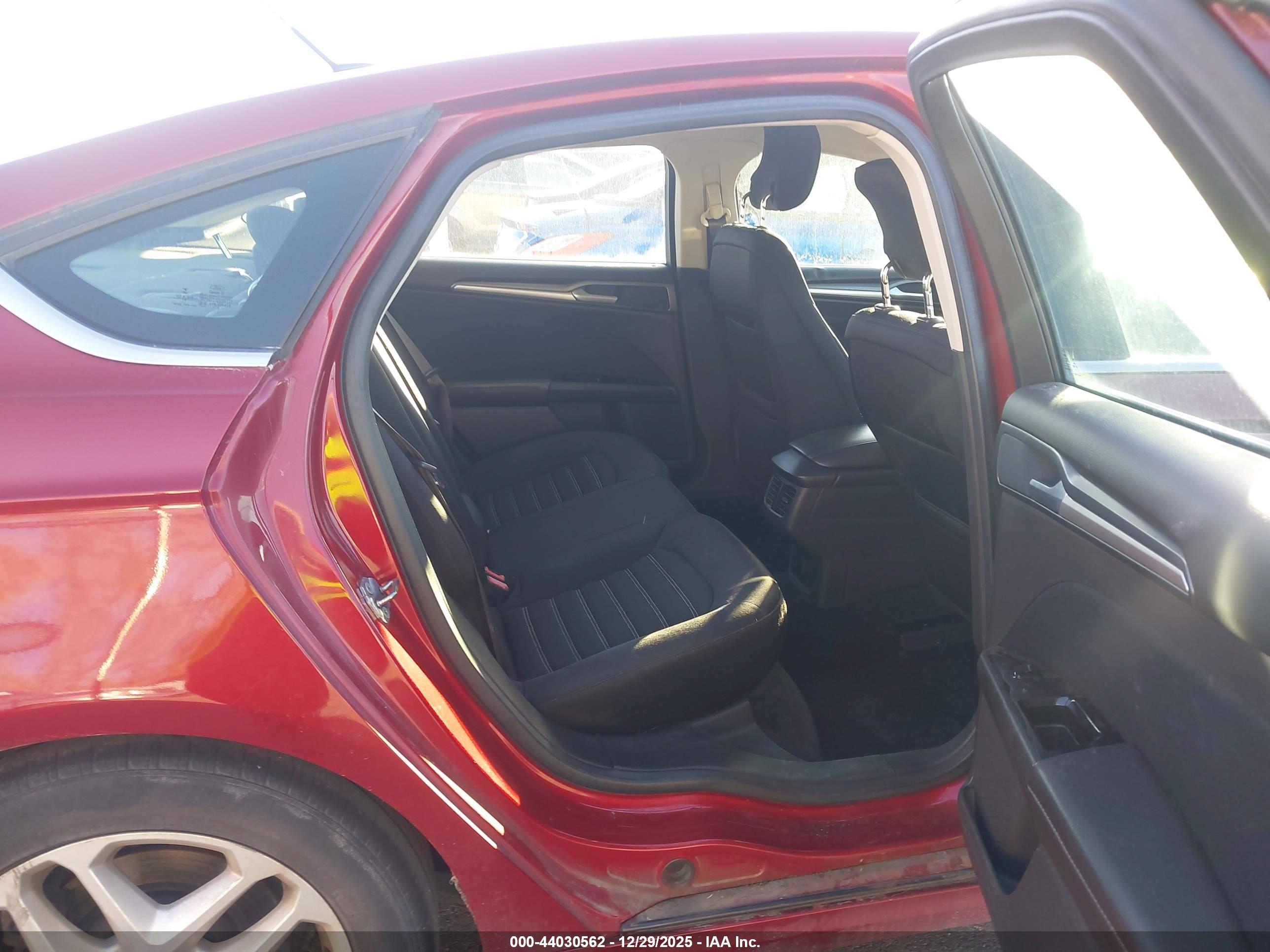 FORD FUSION image 8