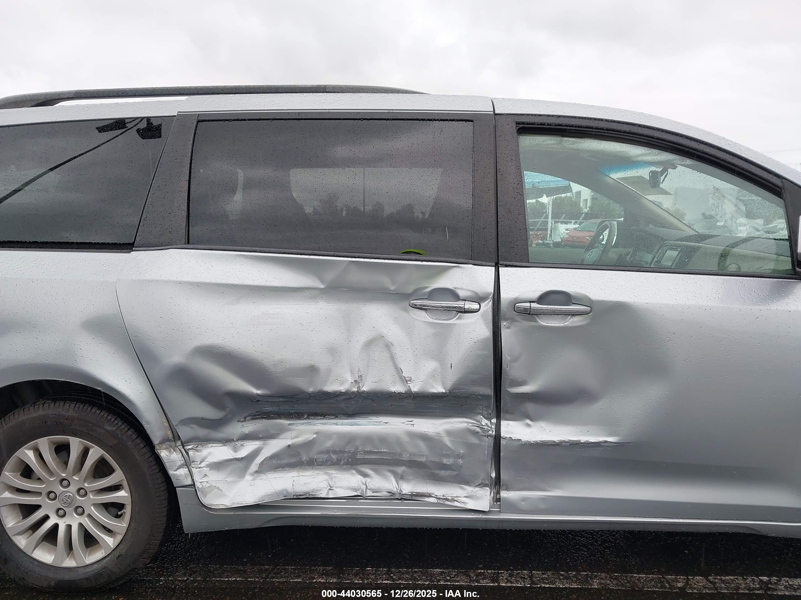 TOYOTA SIENNA image 6