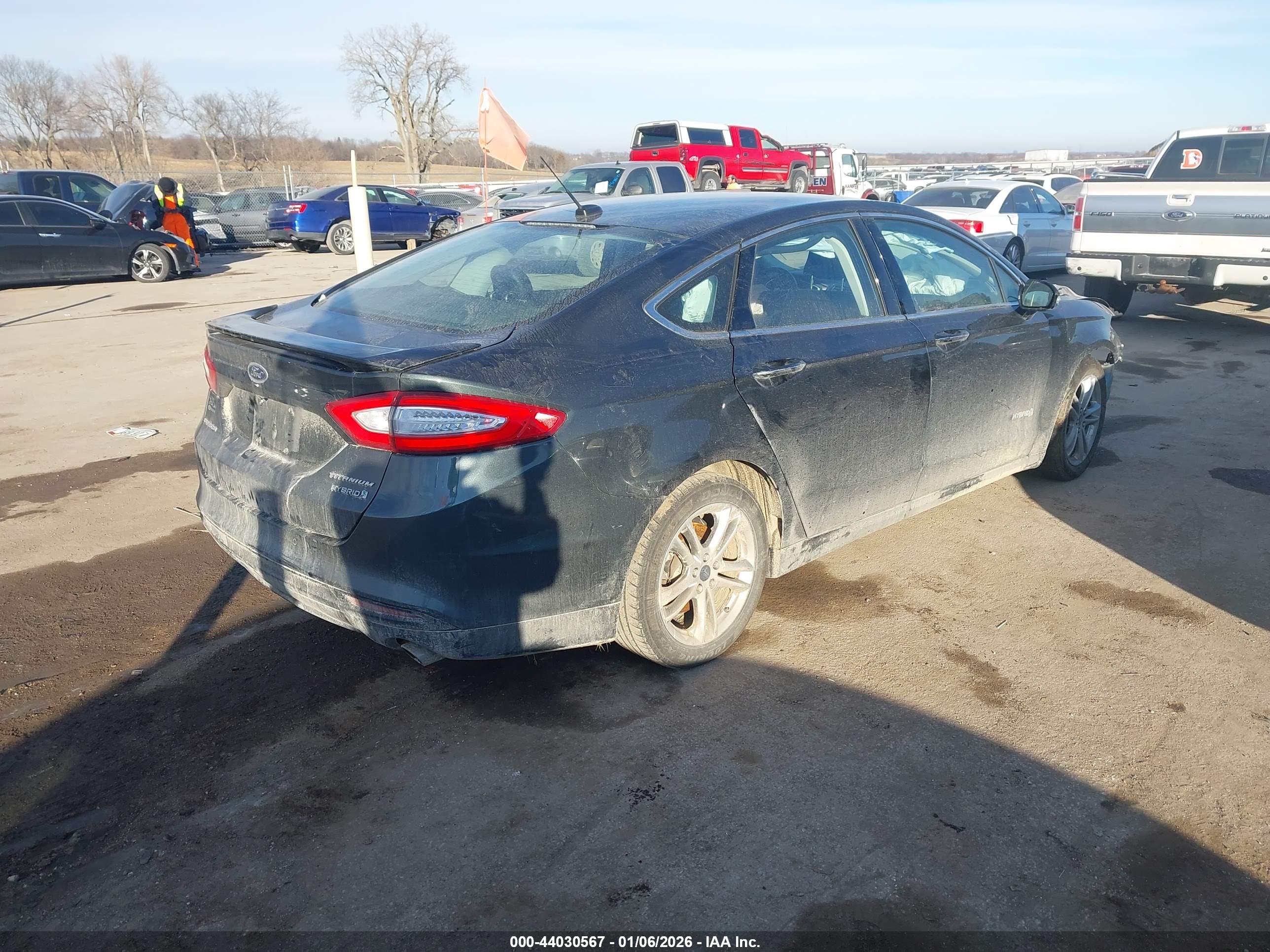 FORD FUSION image 4