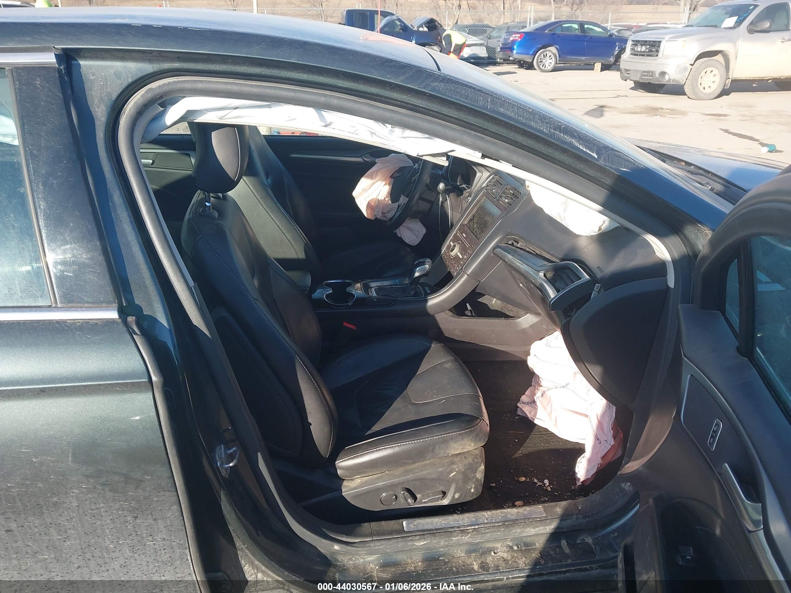 FORD FUSION image 5