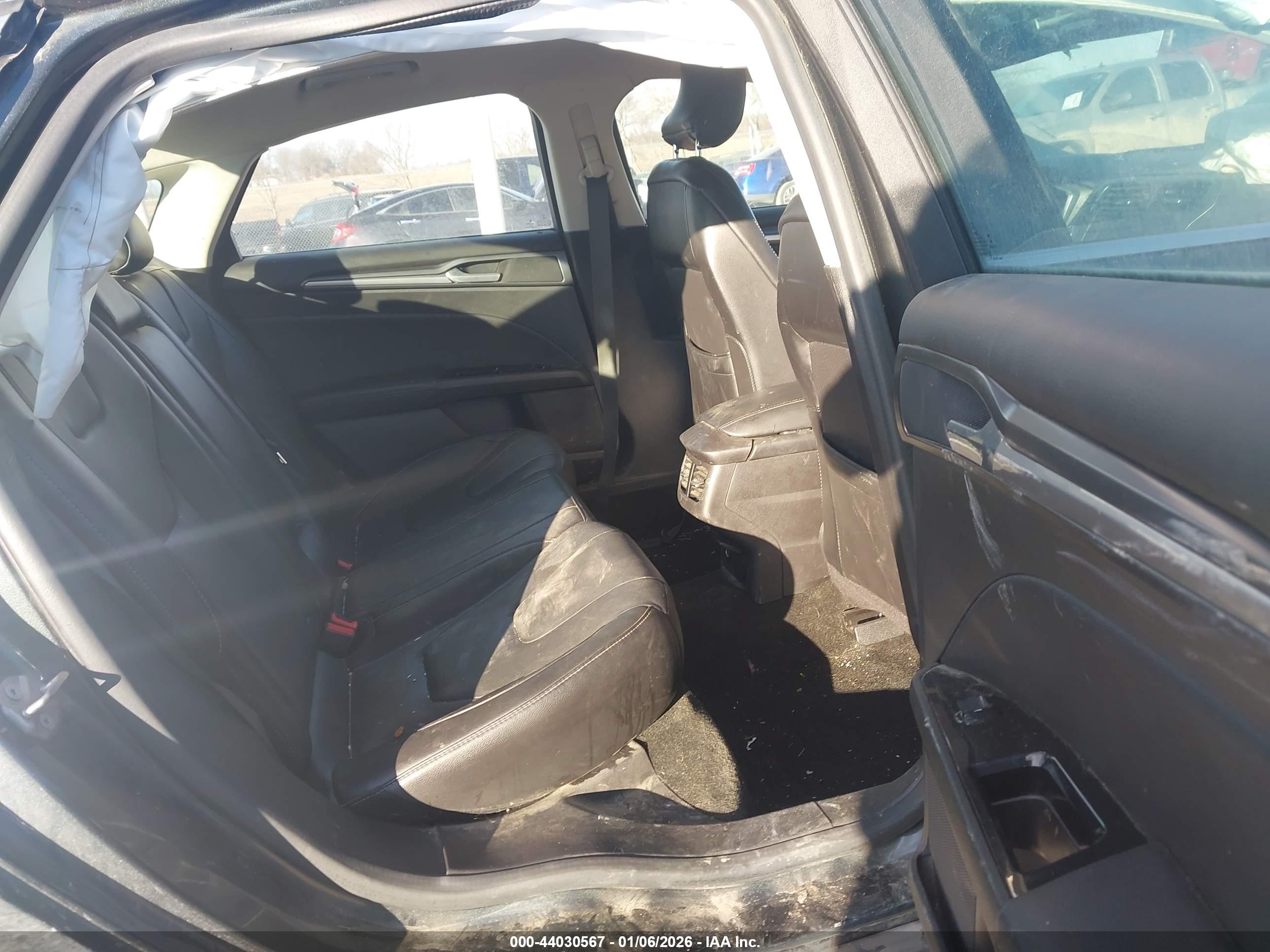 FORD FUSION image 8