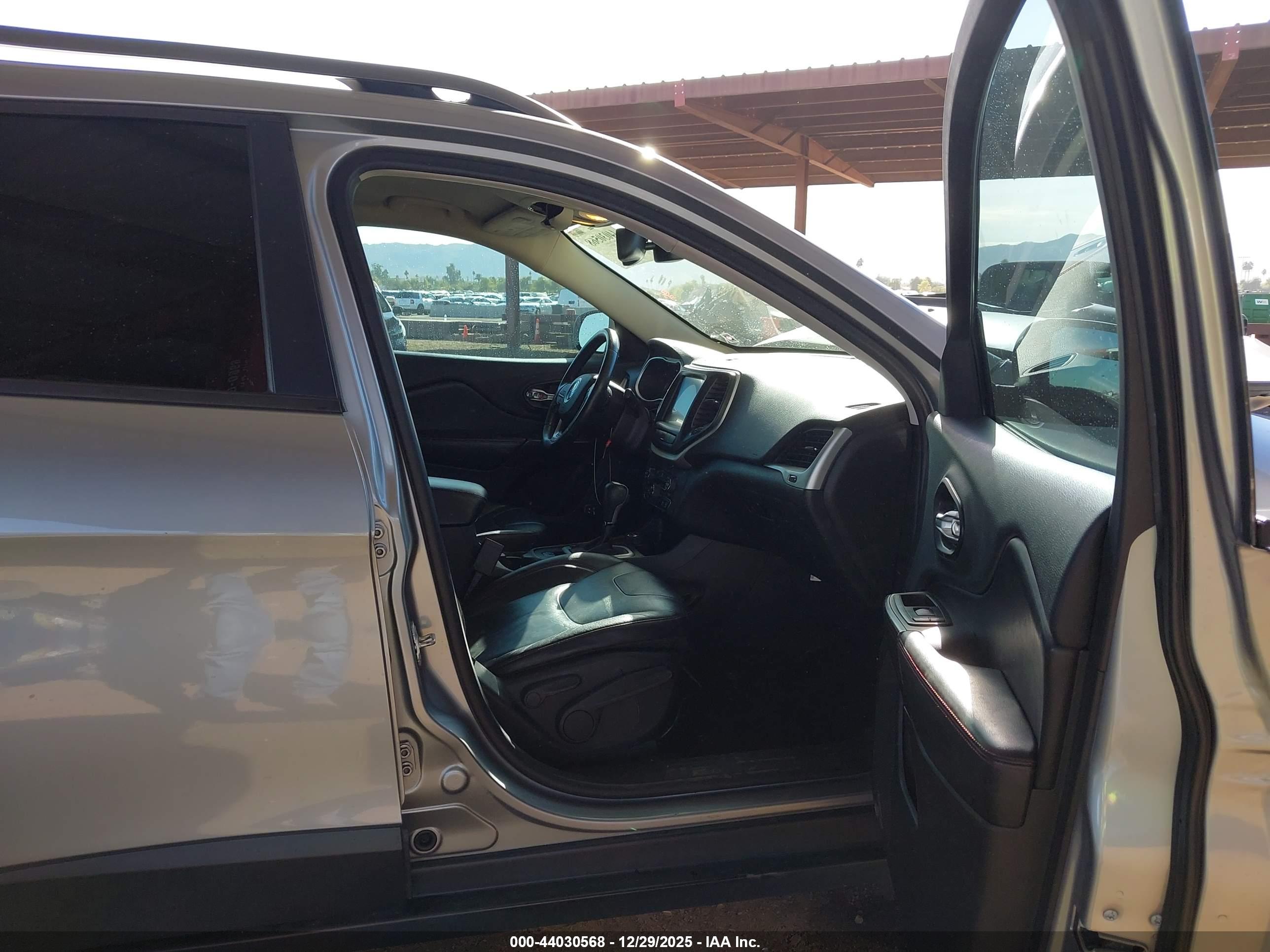 JEEP CHEROKEE image 5