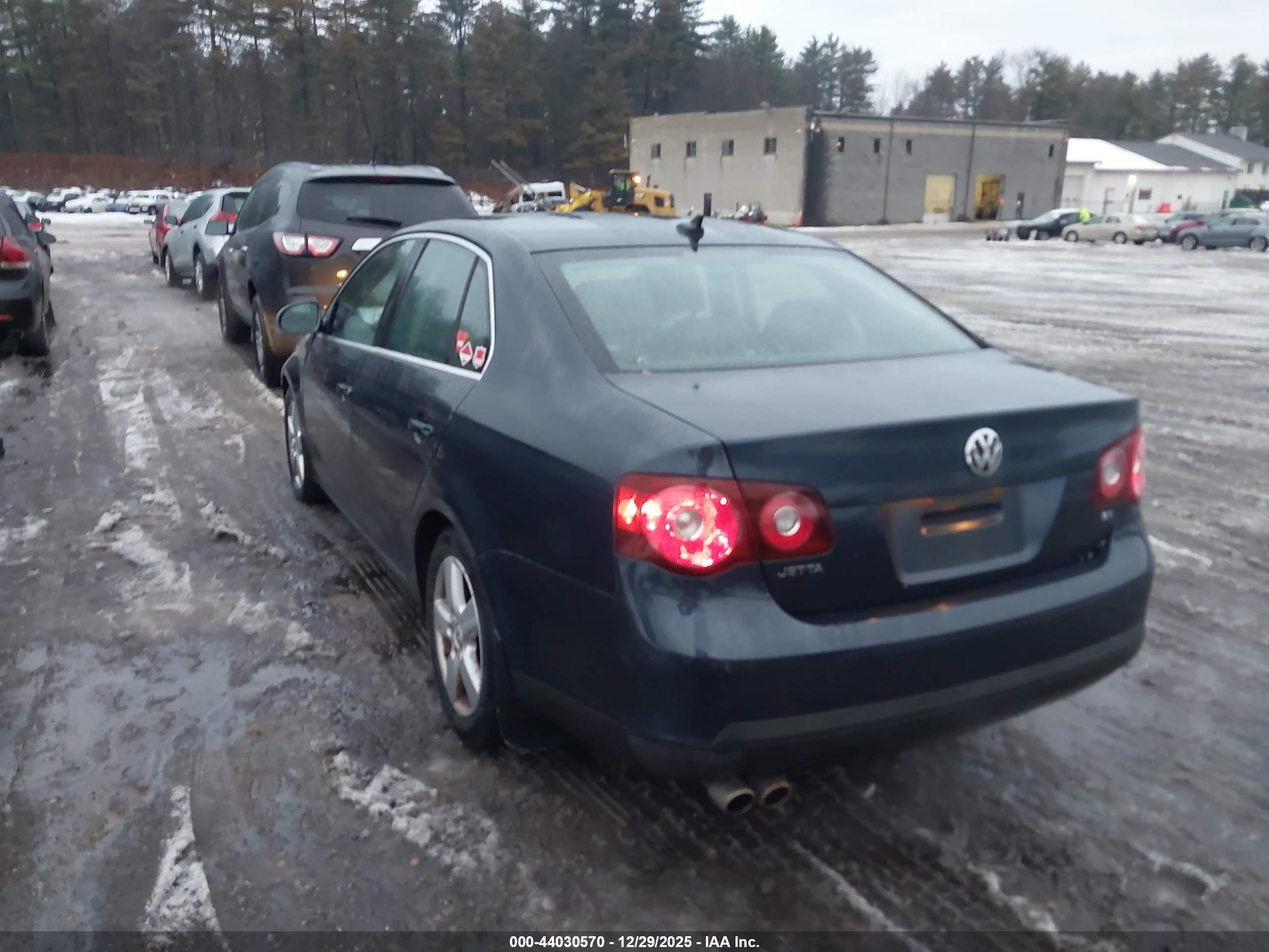 VOLKSWAGEN JETTA image 3