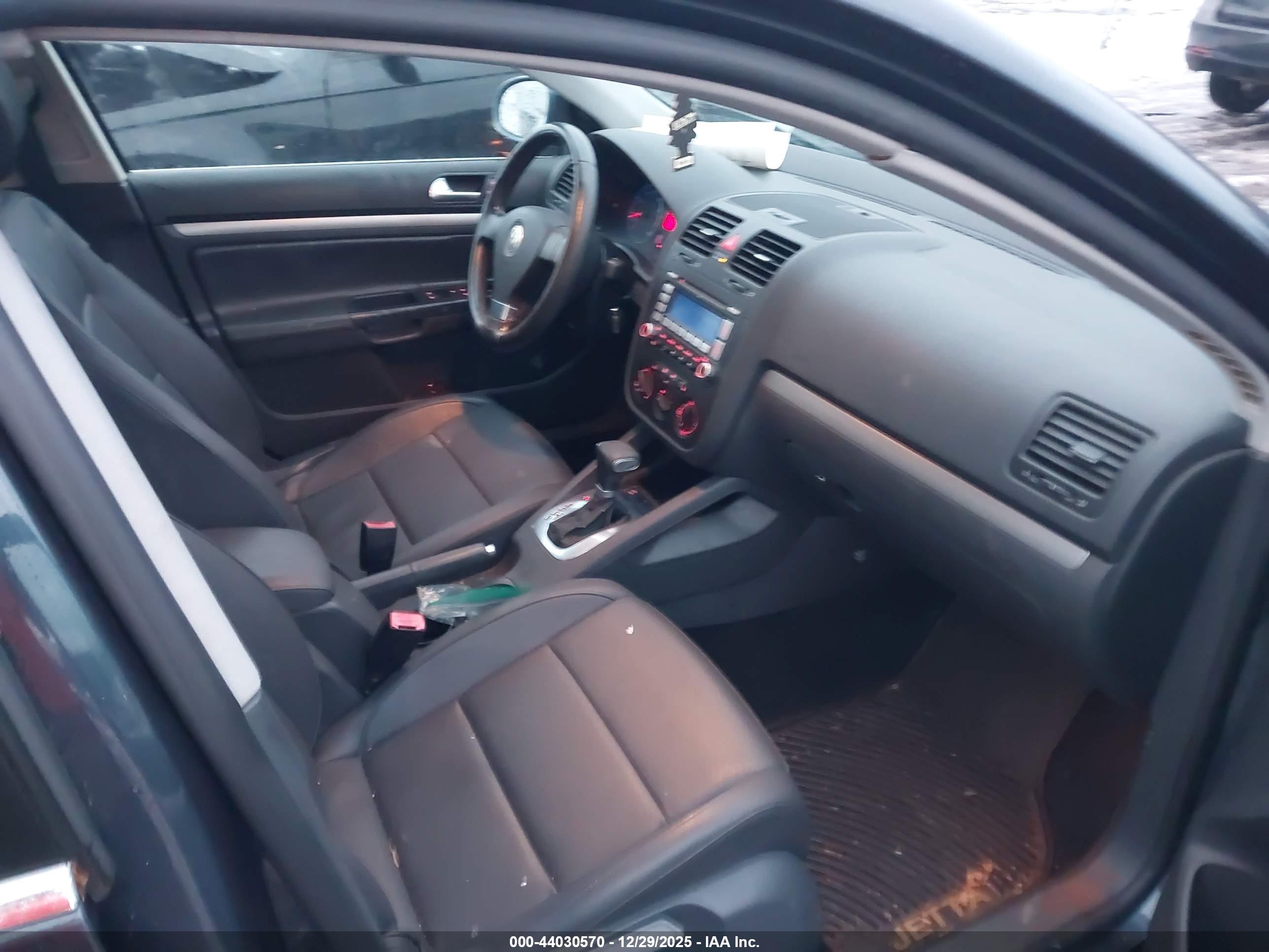 VOLKSWAGEN JETTA image 5