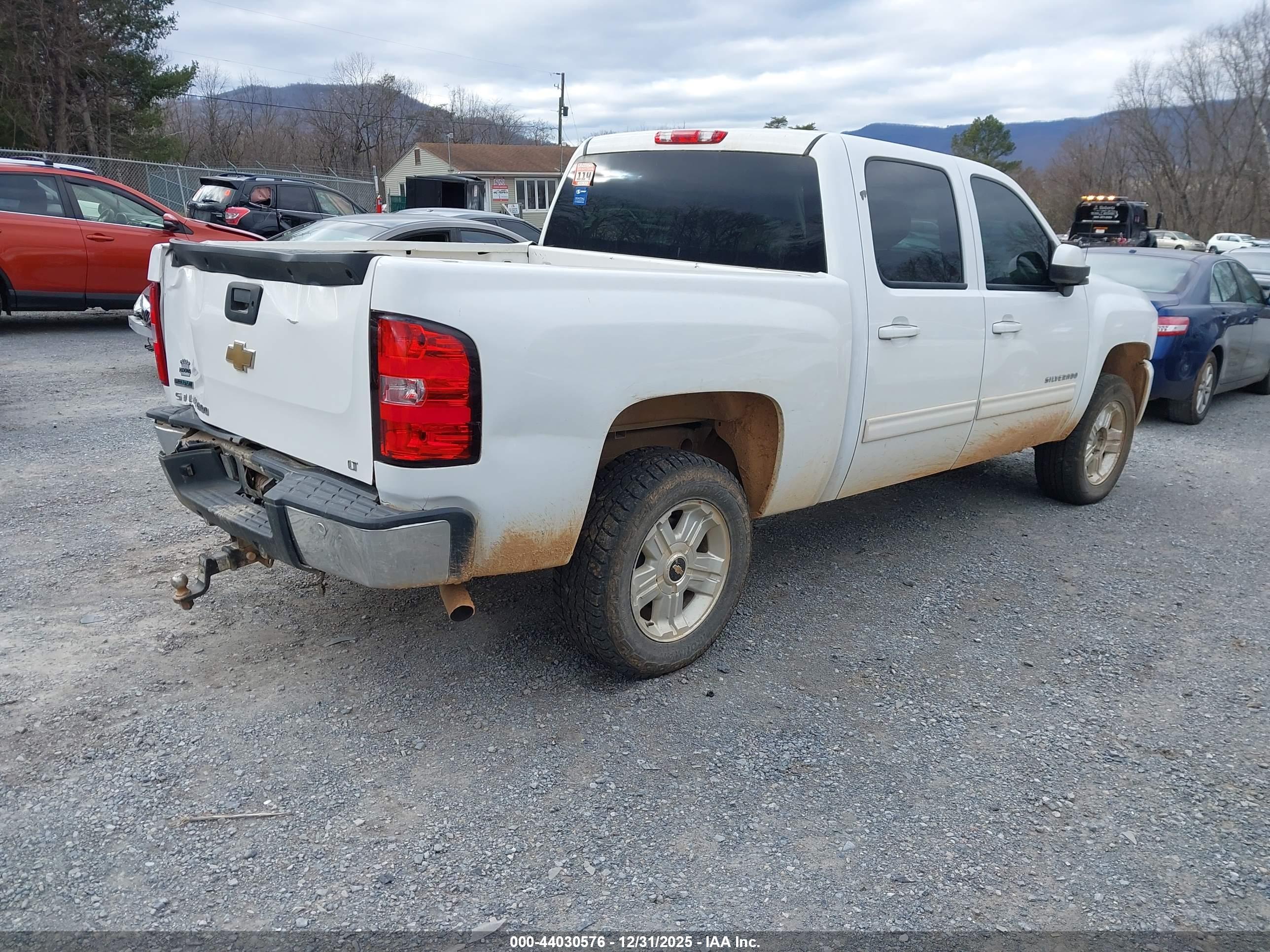 CHEVROLET SILVERADO image 4