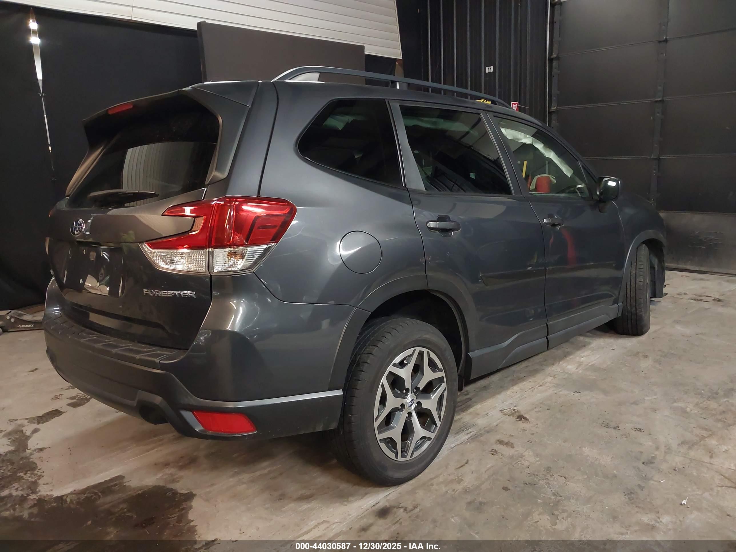 SUBARU FORESTER image 4