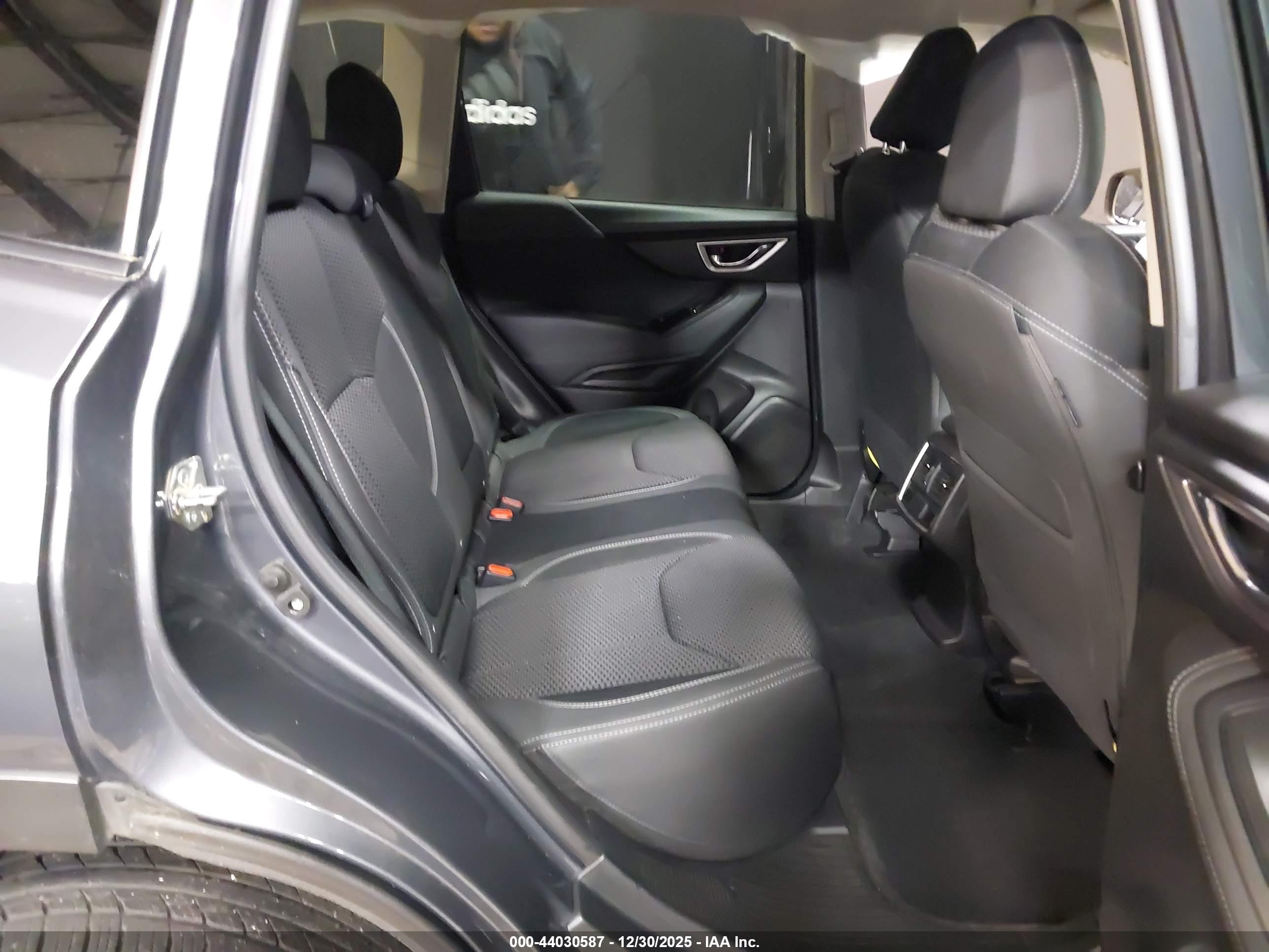 SUBARU FORESTER image 8