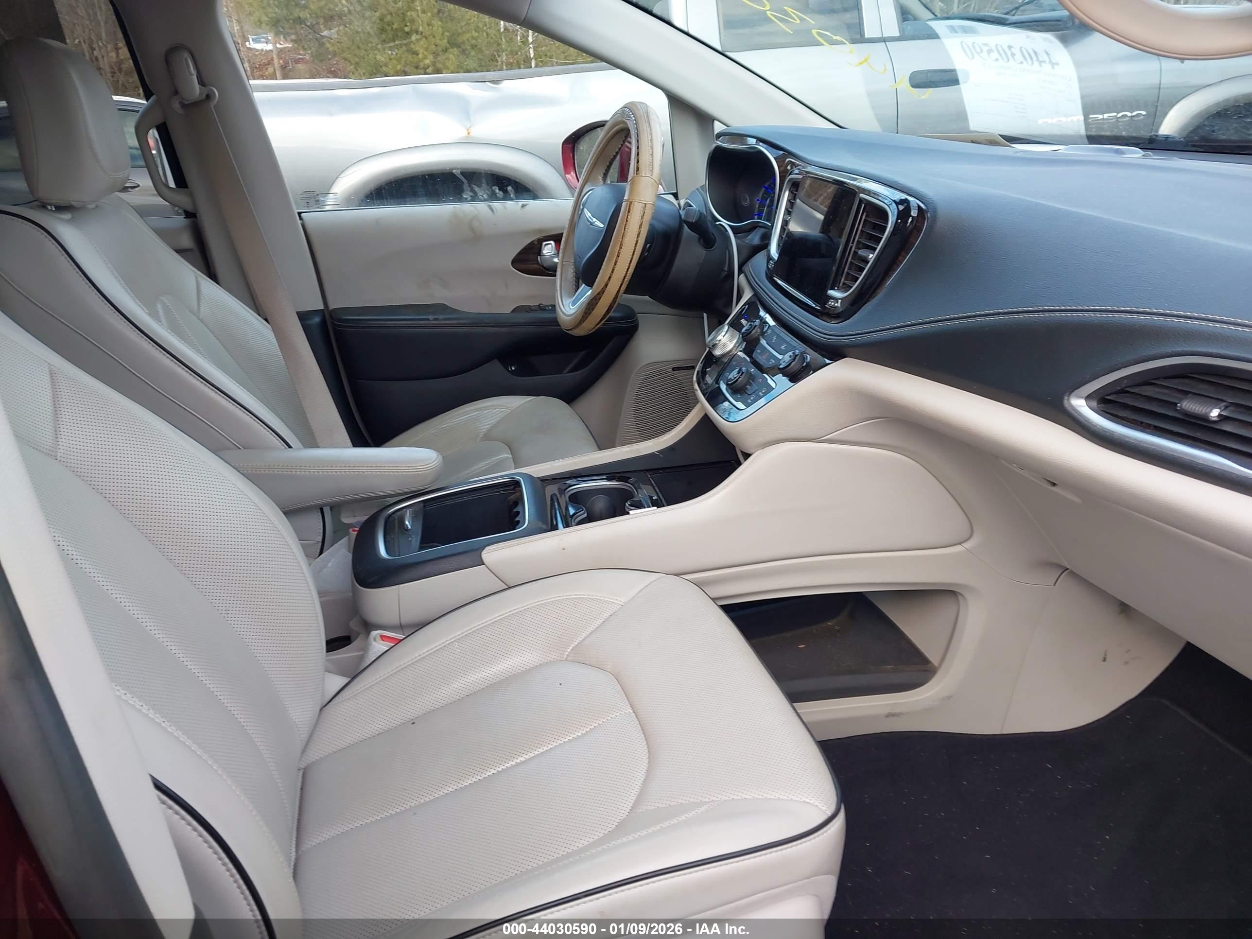 CHRYSLER PACIFICA image 5