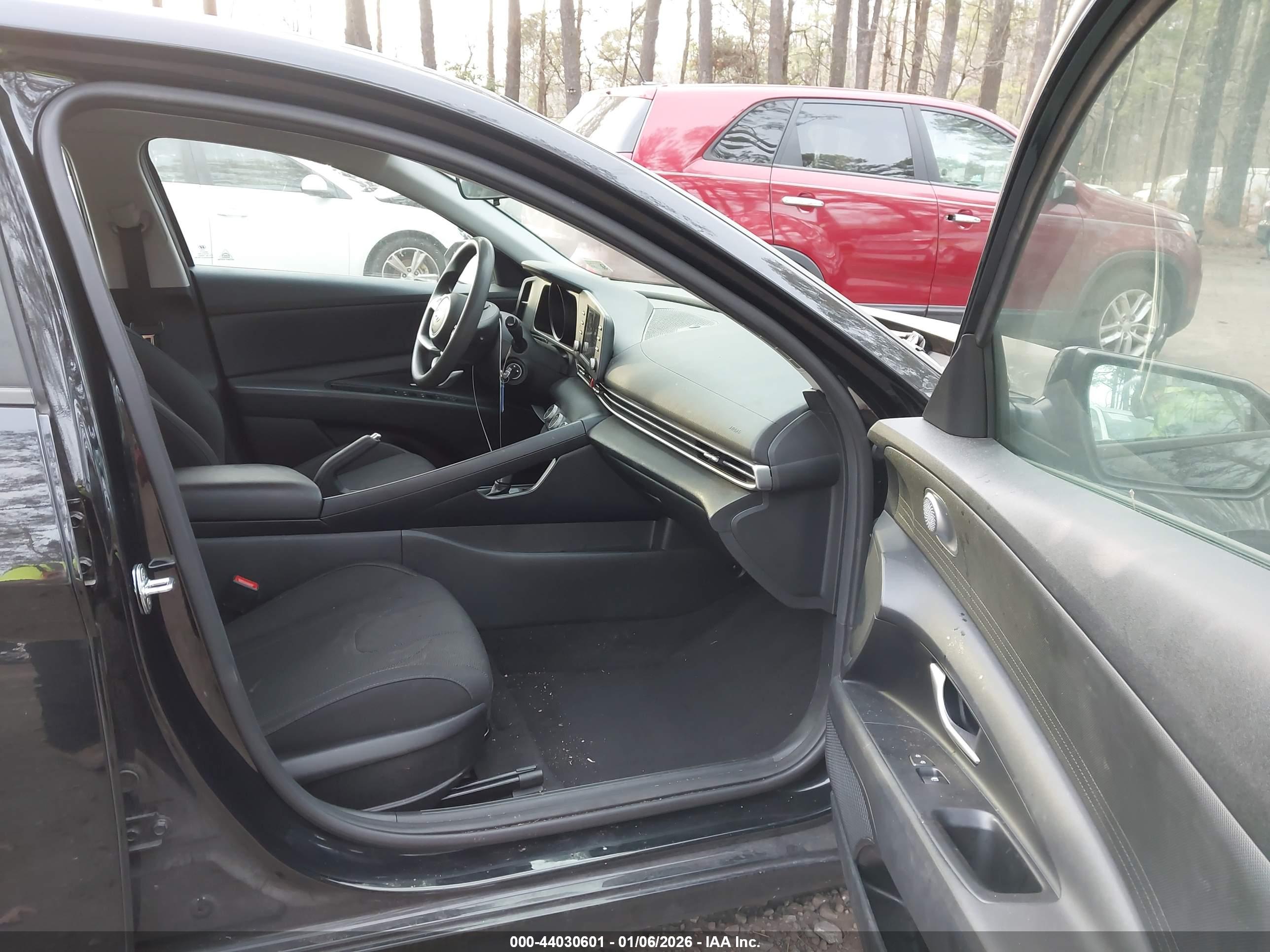 HYUNDAI ELANTRA image 5