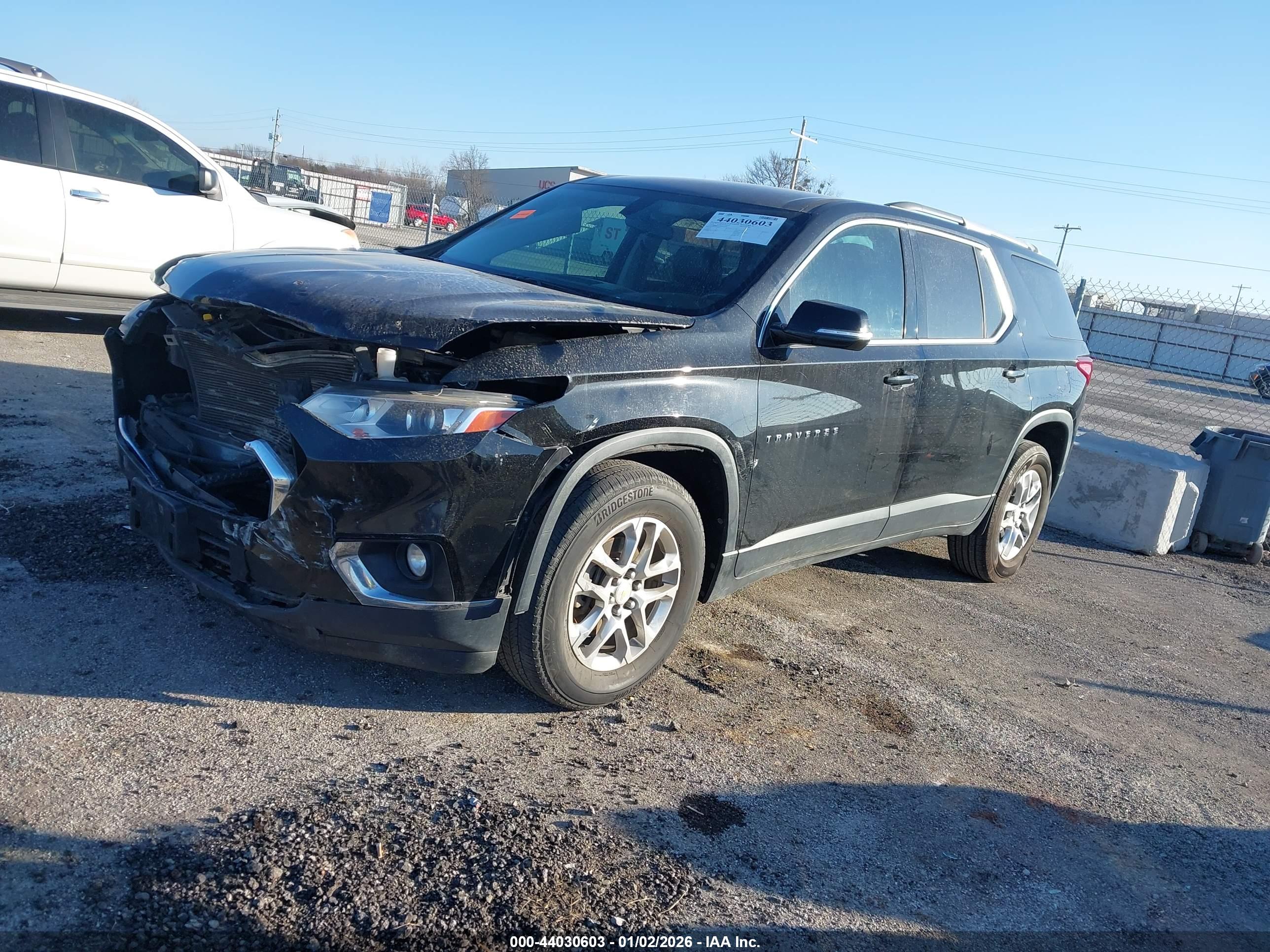 CHEVROLET TRAVERSE image 2