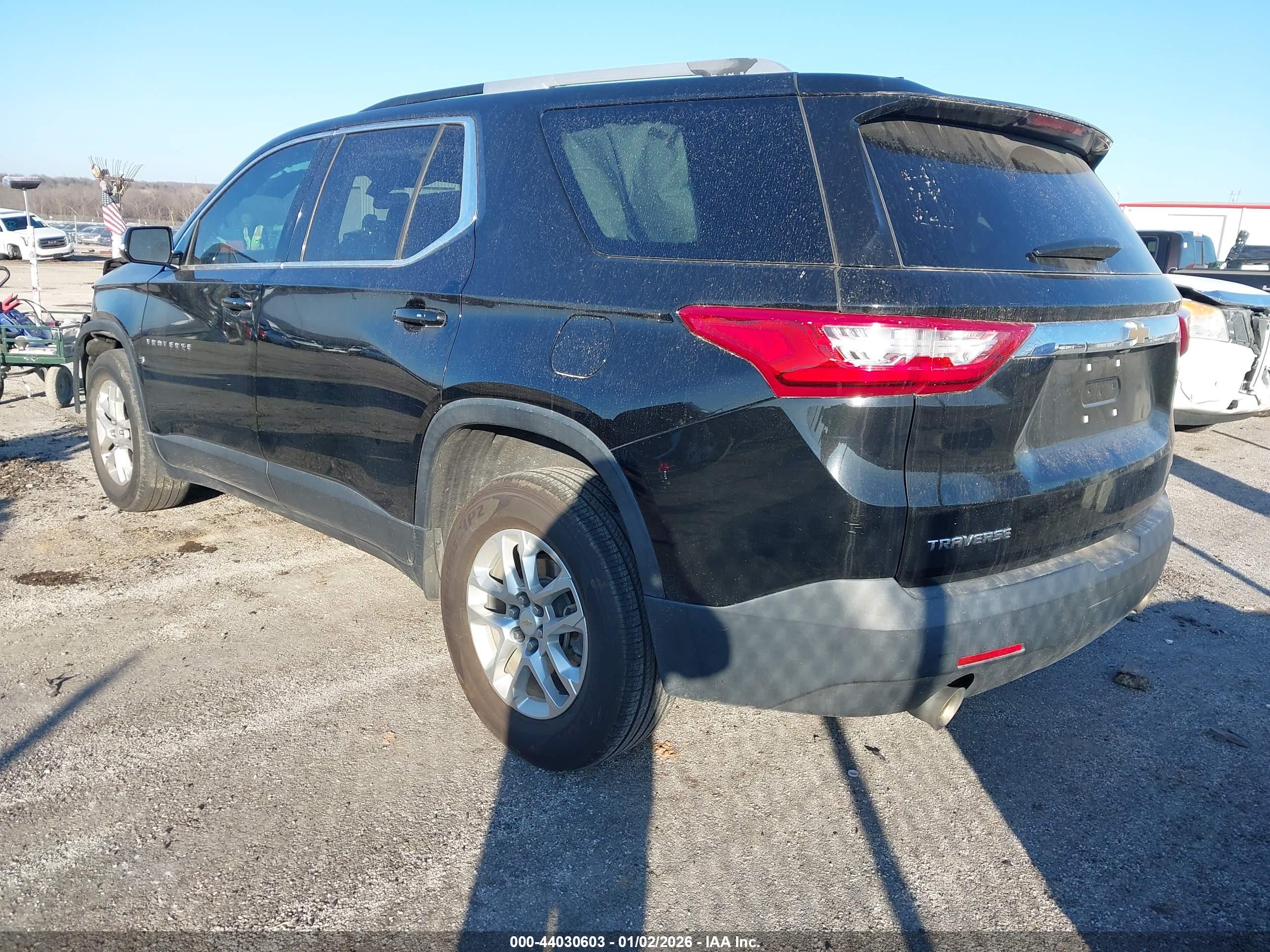CHEVROLET TRAVERSE image 3