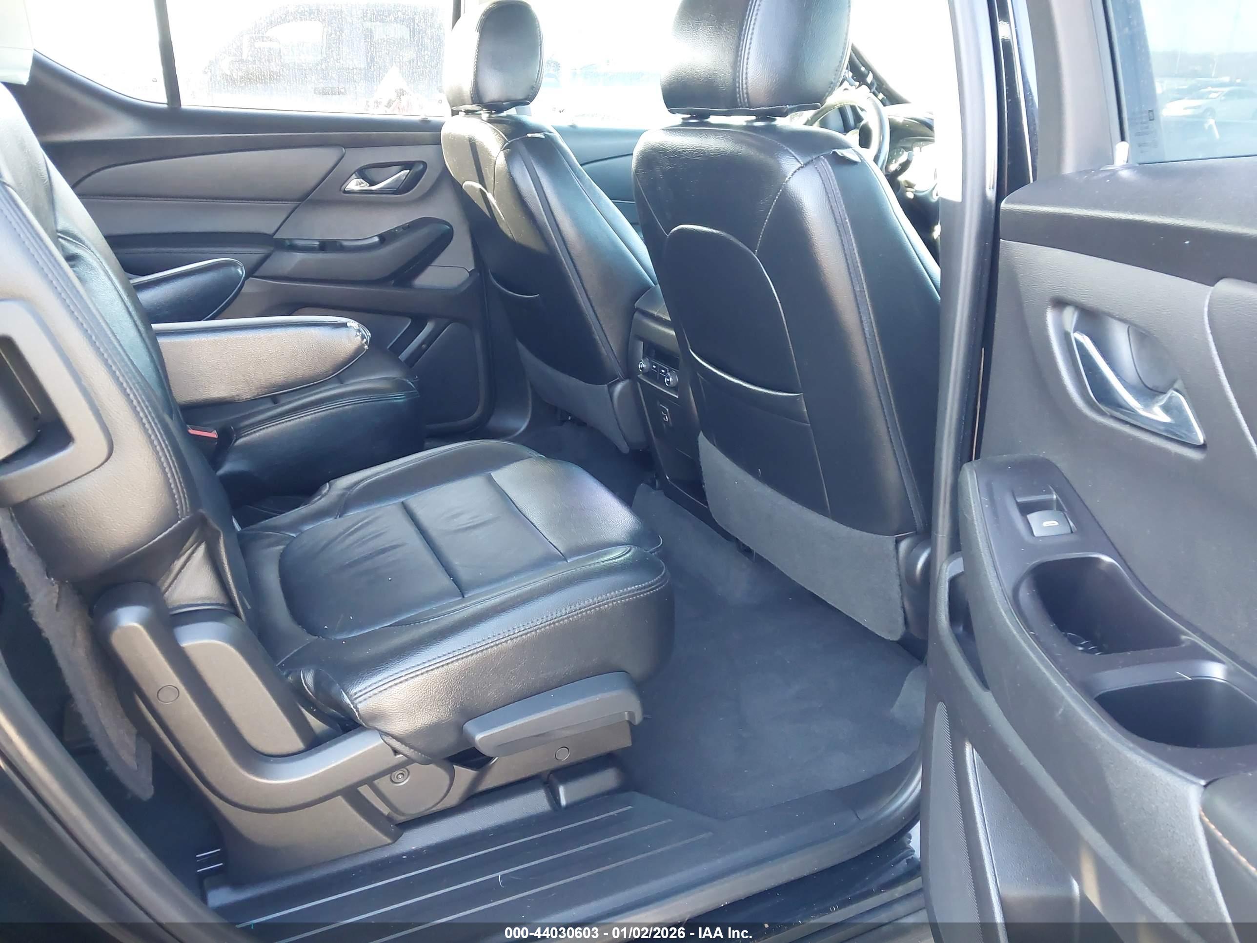 CHEVROLET TRAVERSE image 8