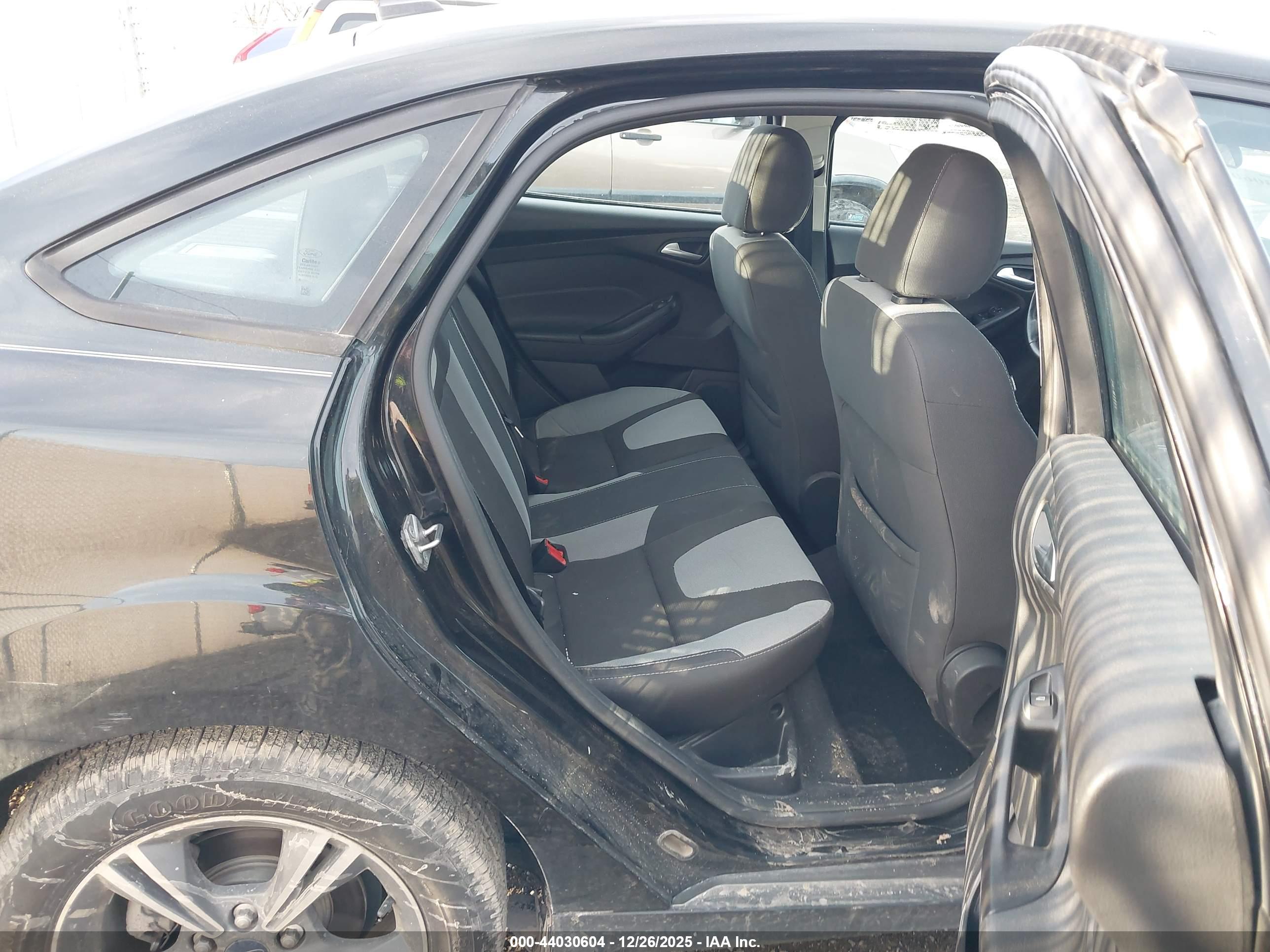 FORD FOCUS image 8