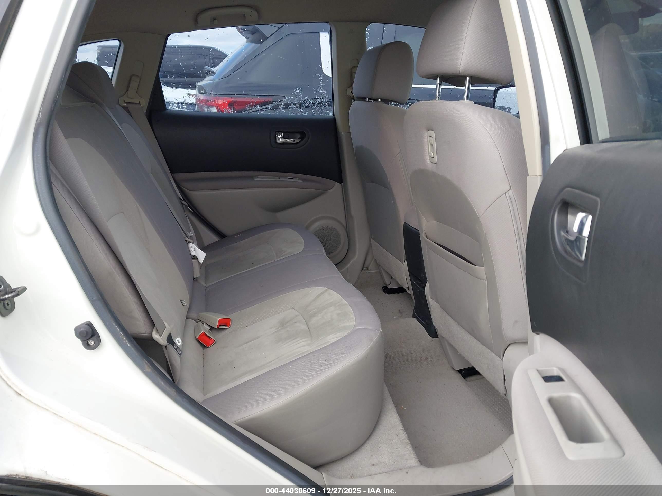 NISSAN ROGUE image 8