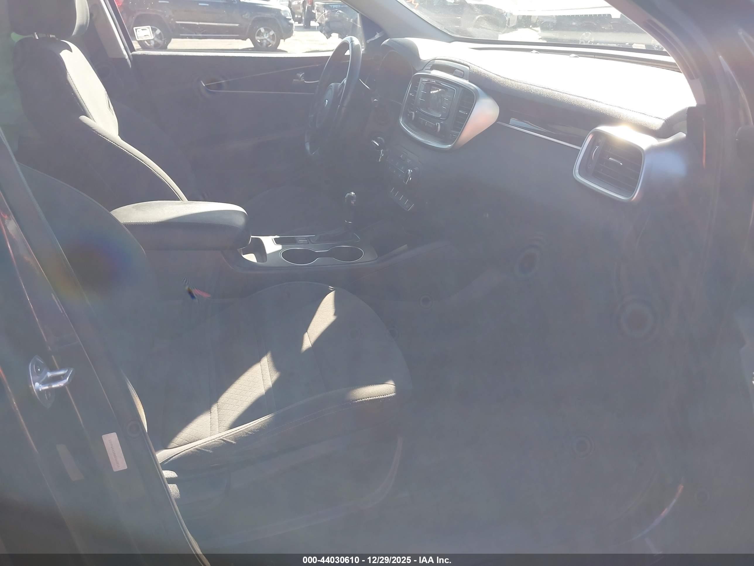 KIA SORENTO image 5