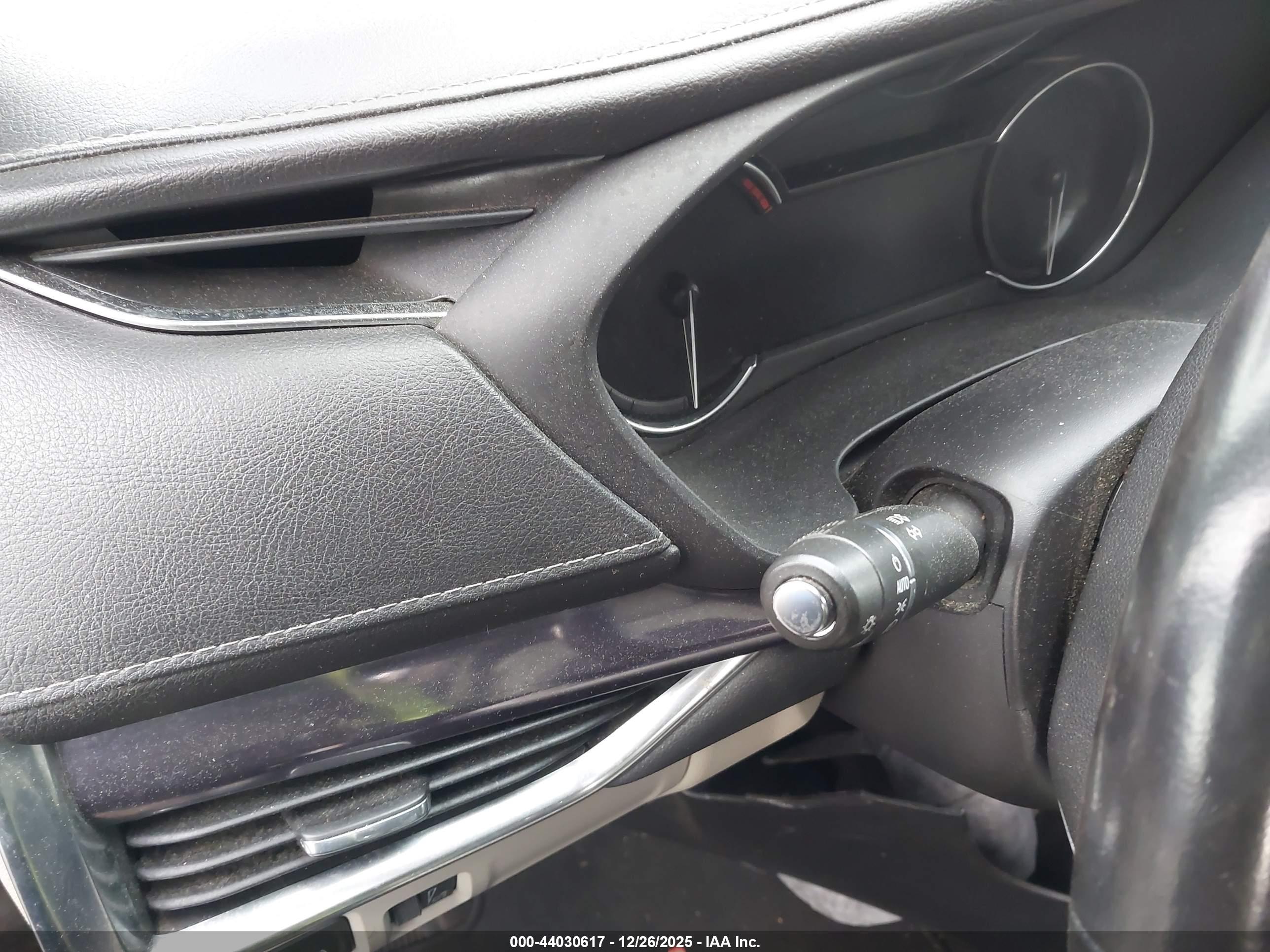 CADILLAC XT4 image 7
