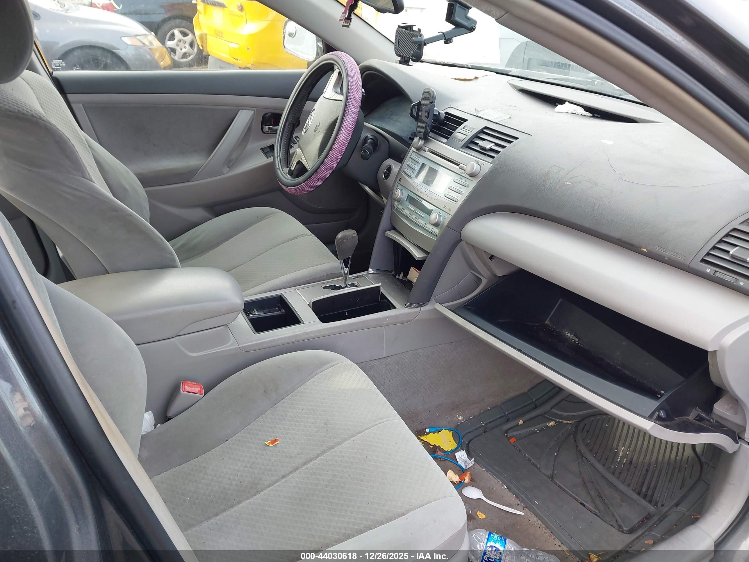 TOYOTA CAMRY image 5