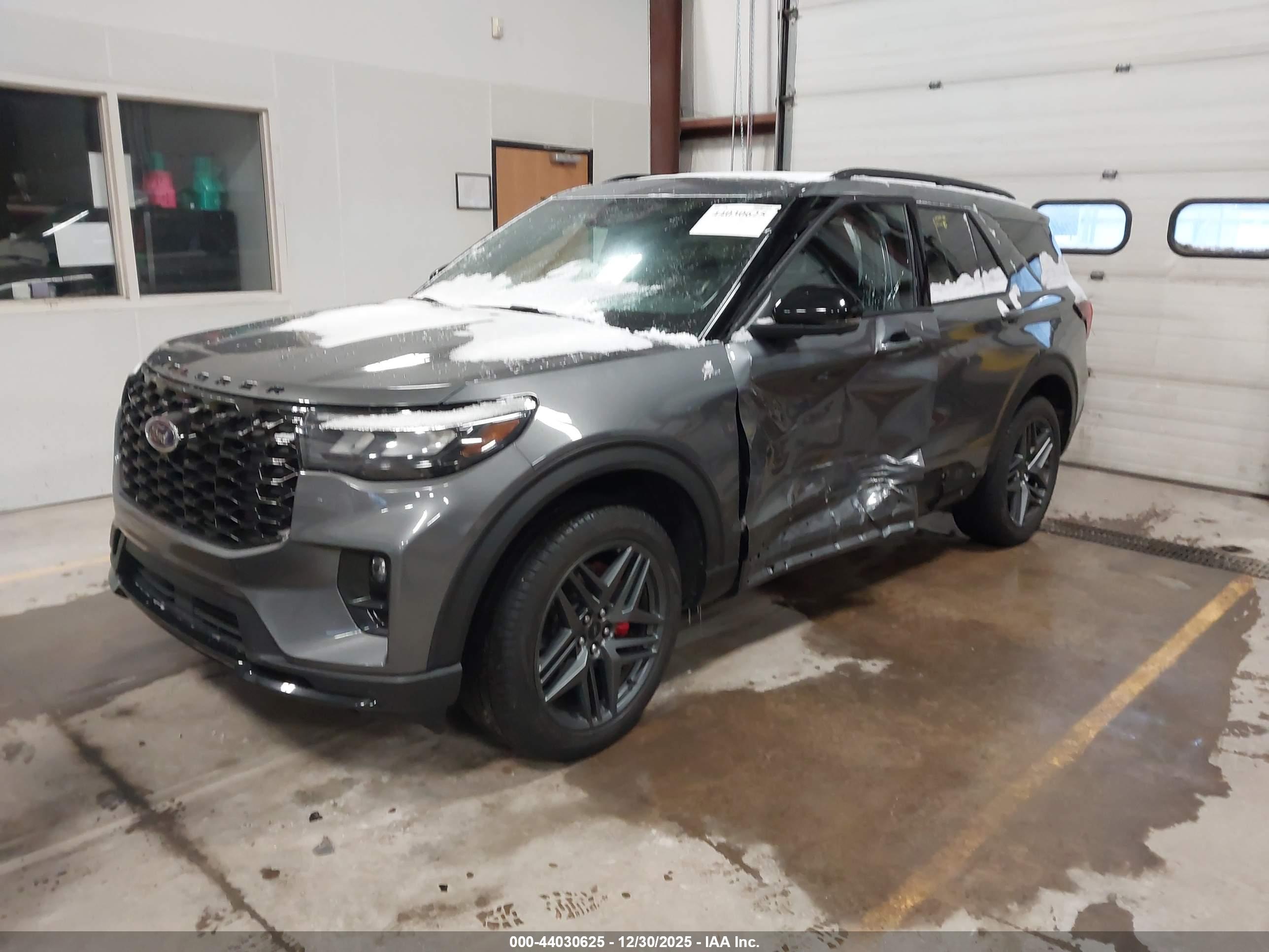 FORD EXPLORER image 2