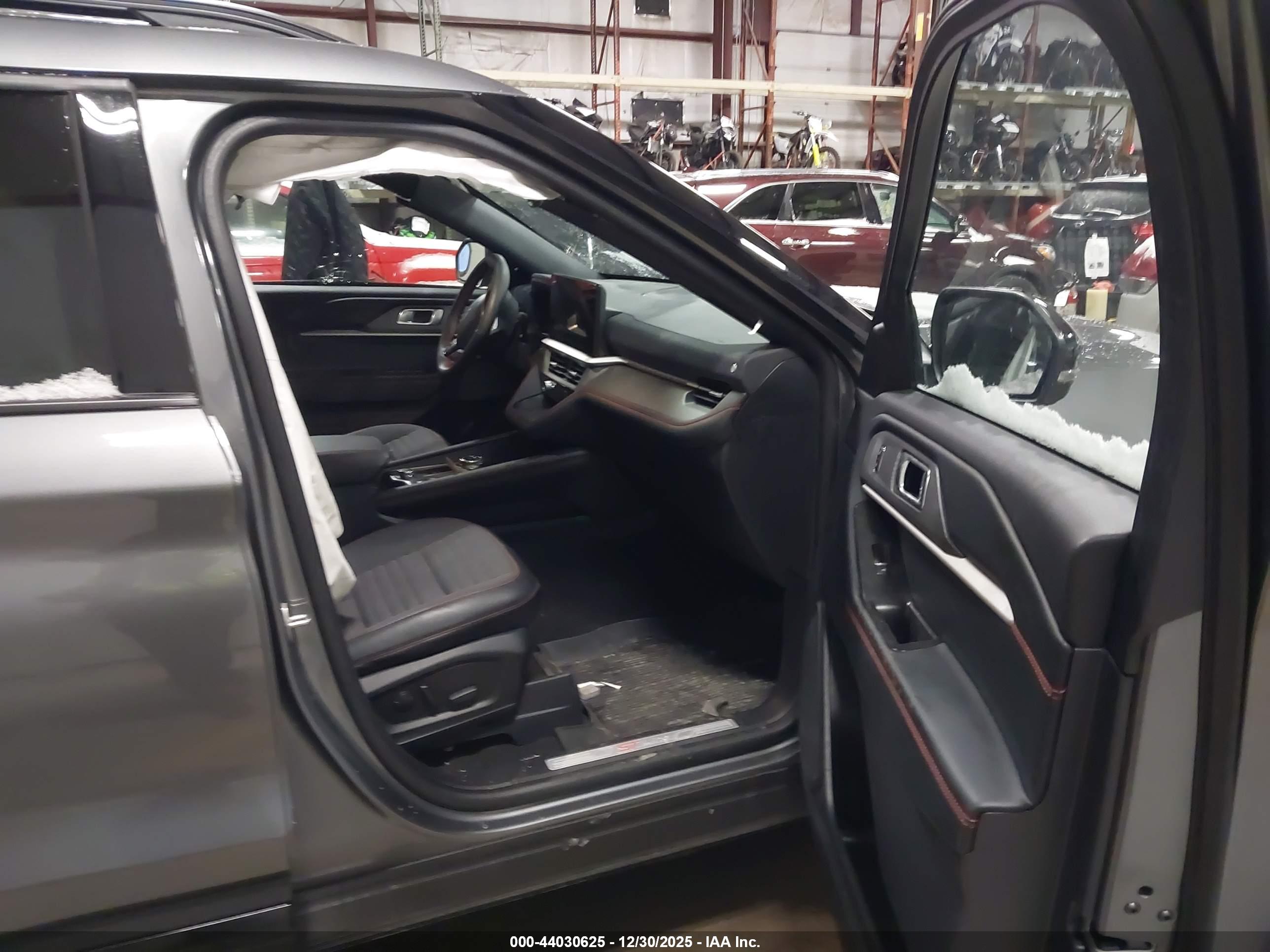 FORD EXPLORER image 5