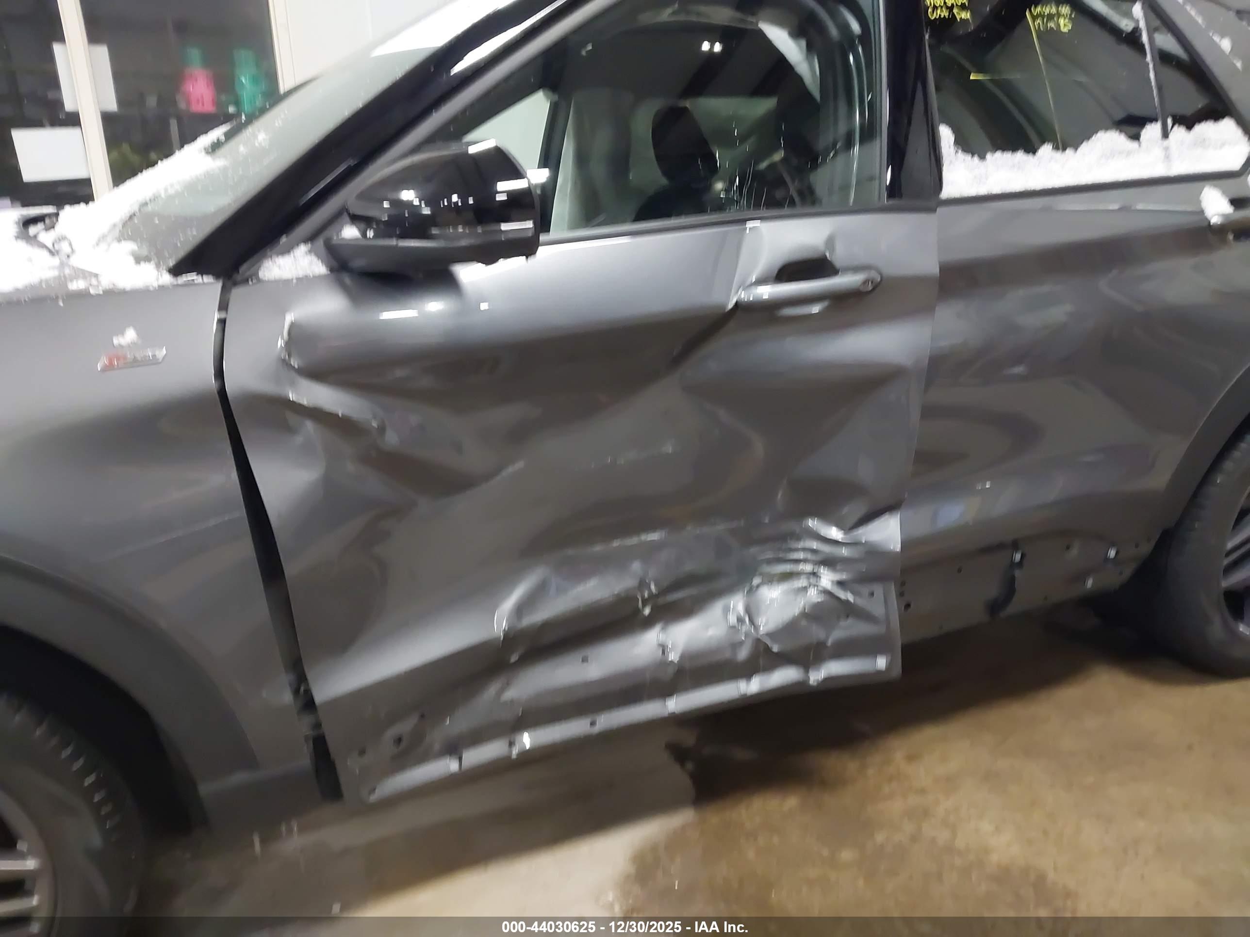 FORD EXPLORER image 6