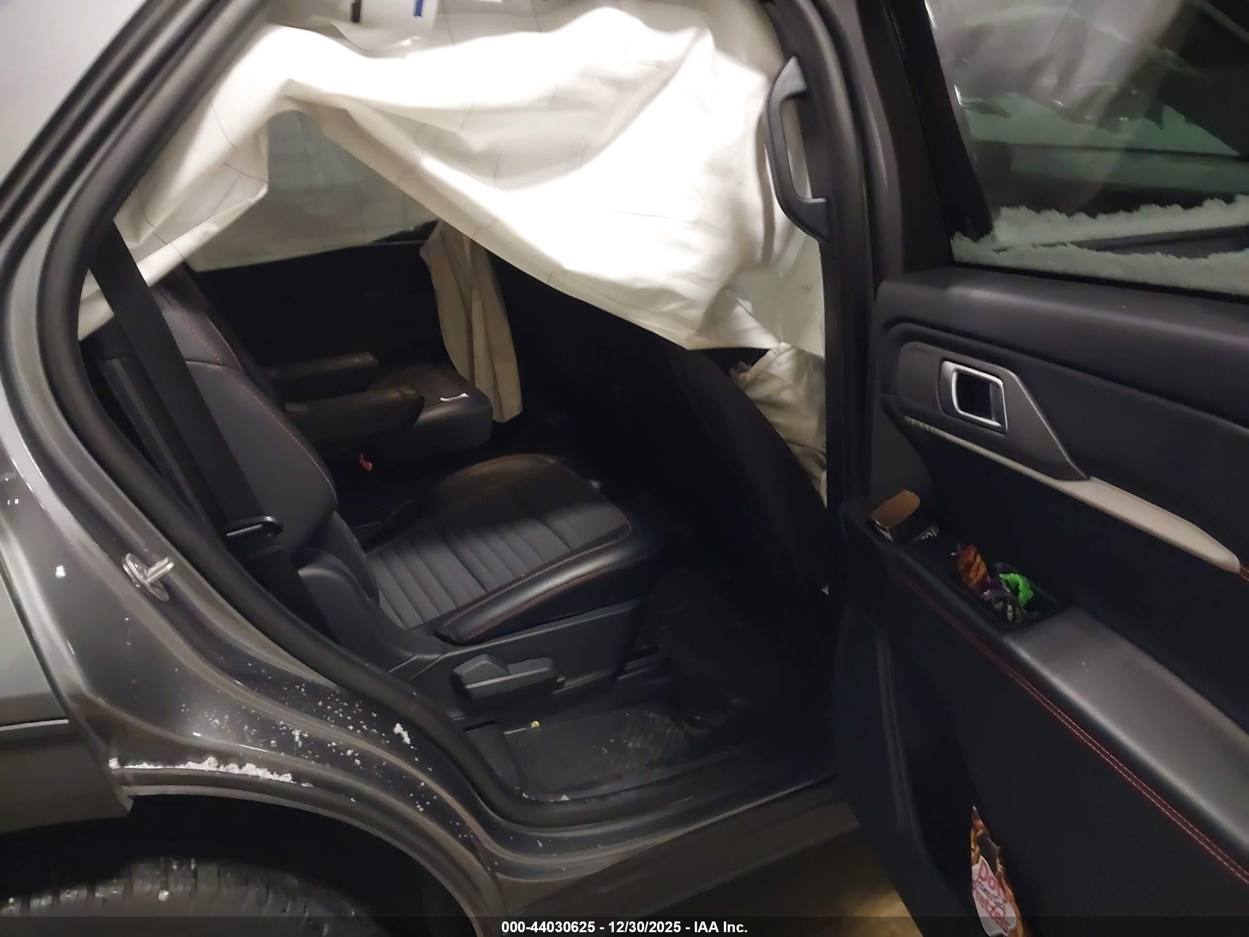 FORD EXPLORER image 8