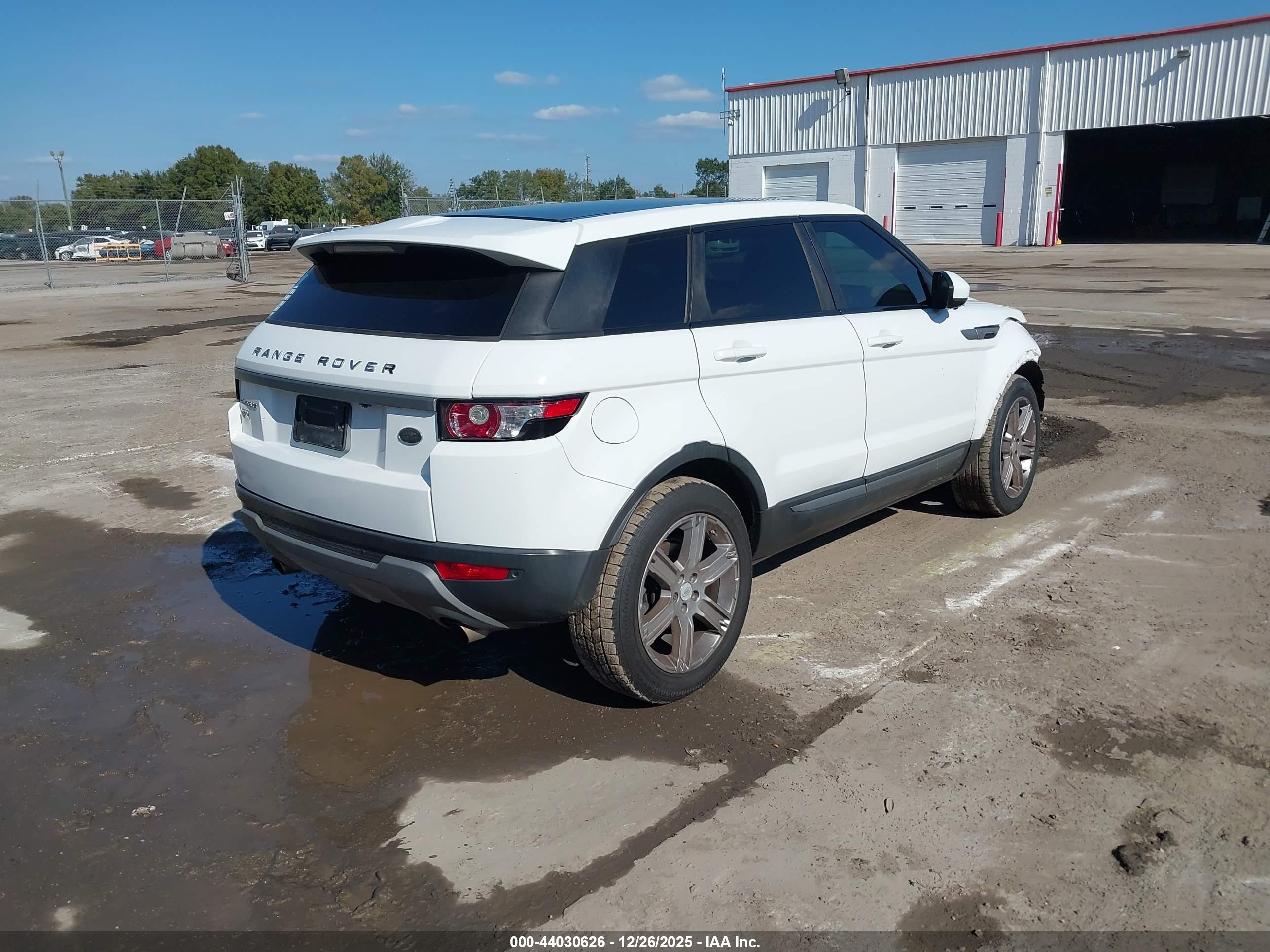 LAND ROVER image 4