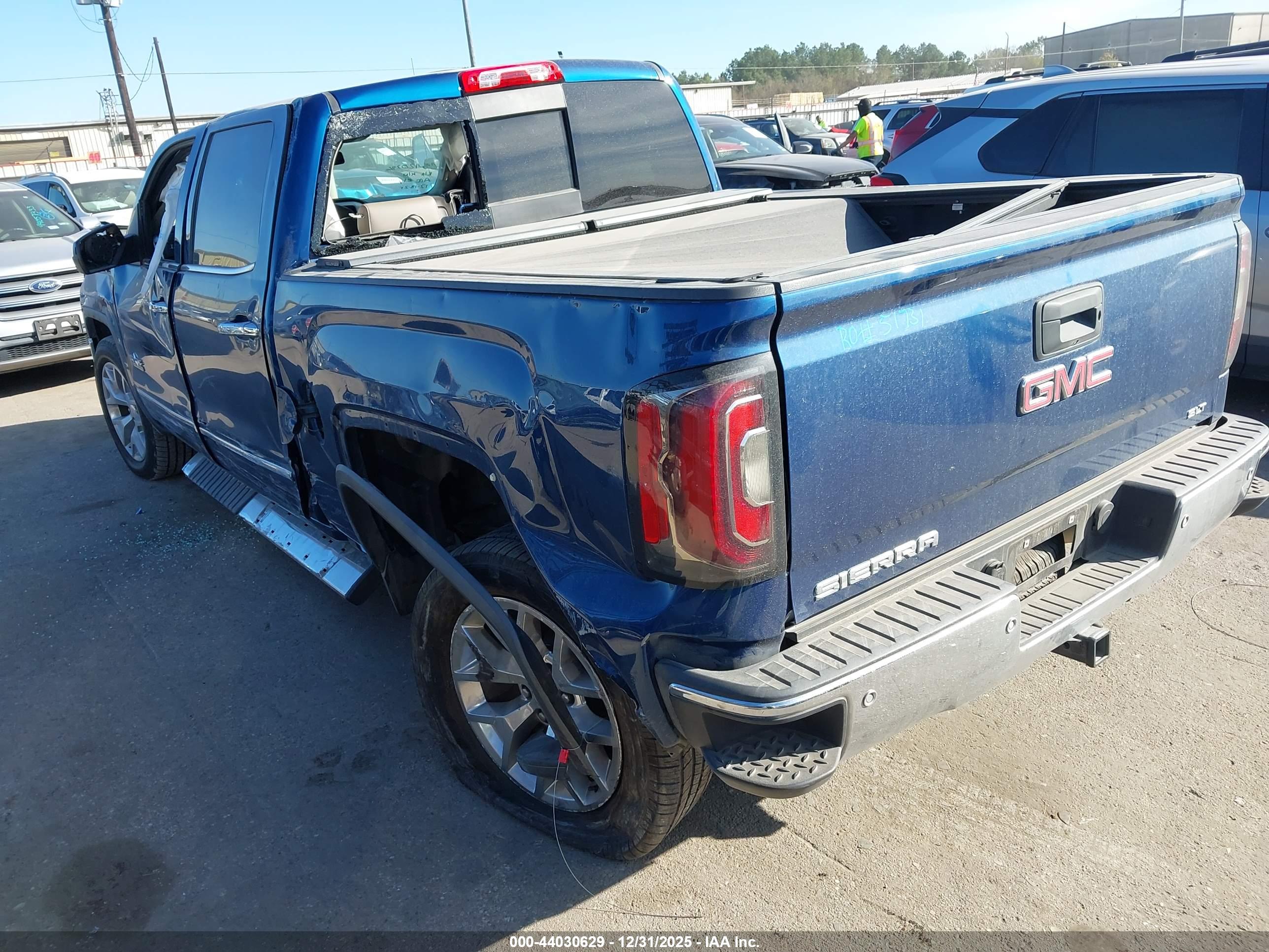 GMC SIERRA image 3