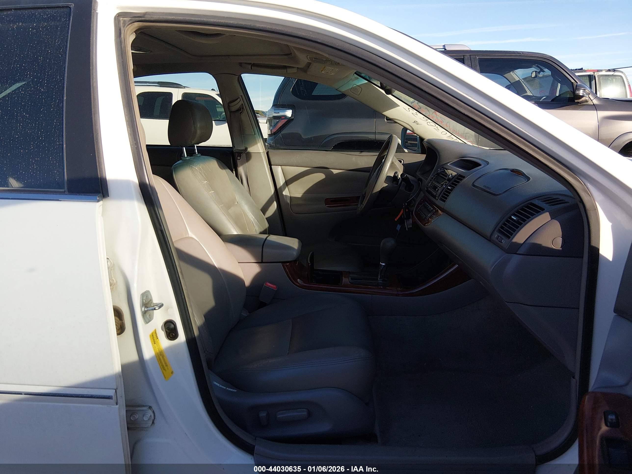 TOYOTA CAMRY image 5