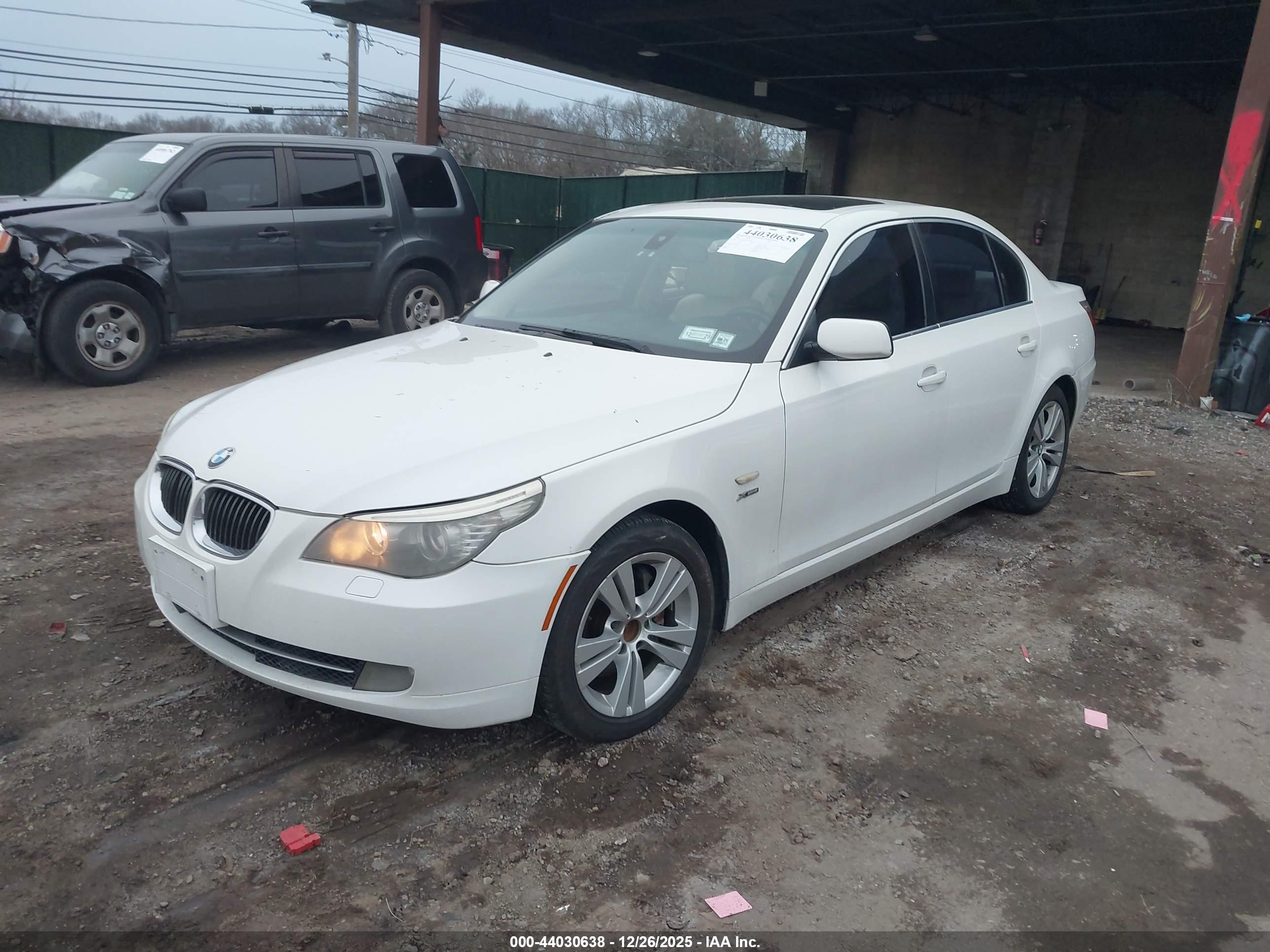 BMW 528I image 2