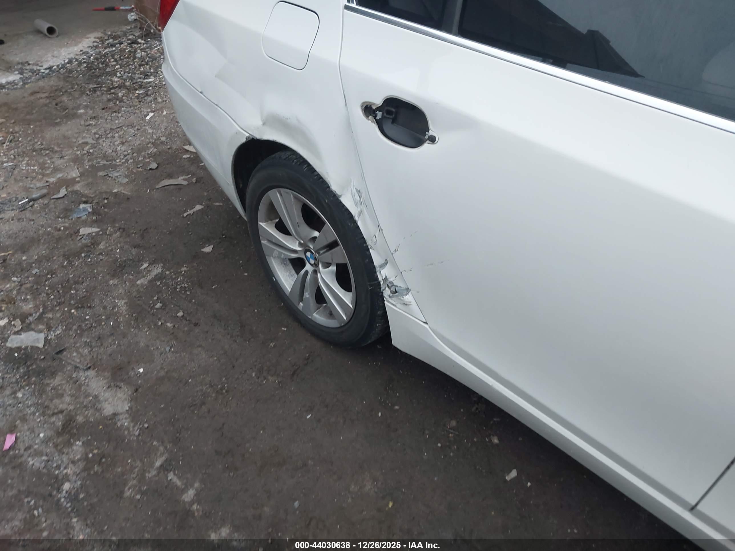 BMW 528I image 6