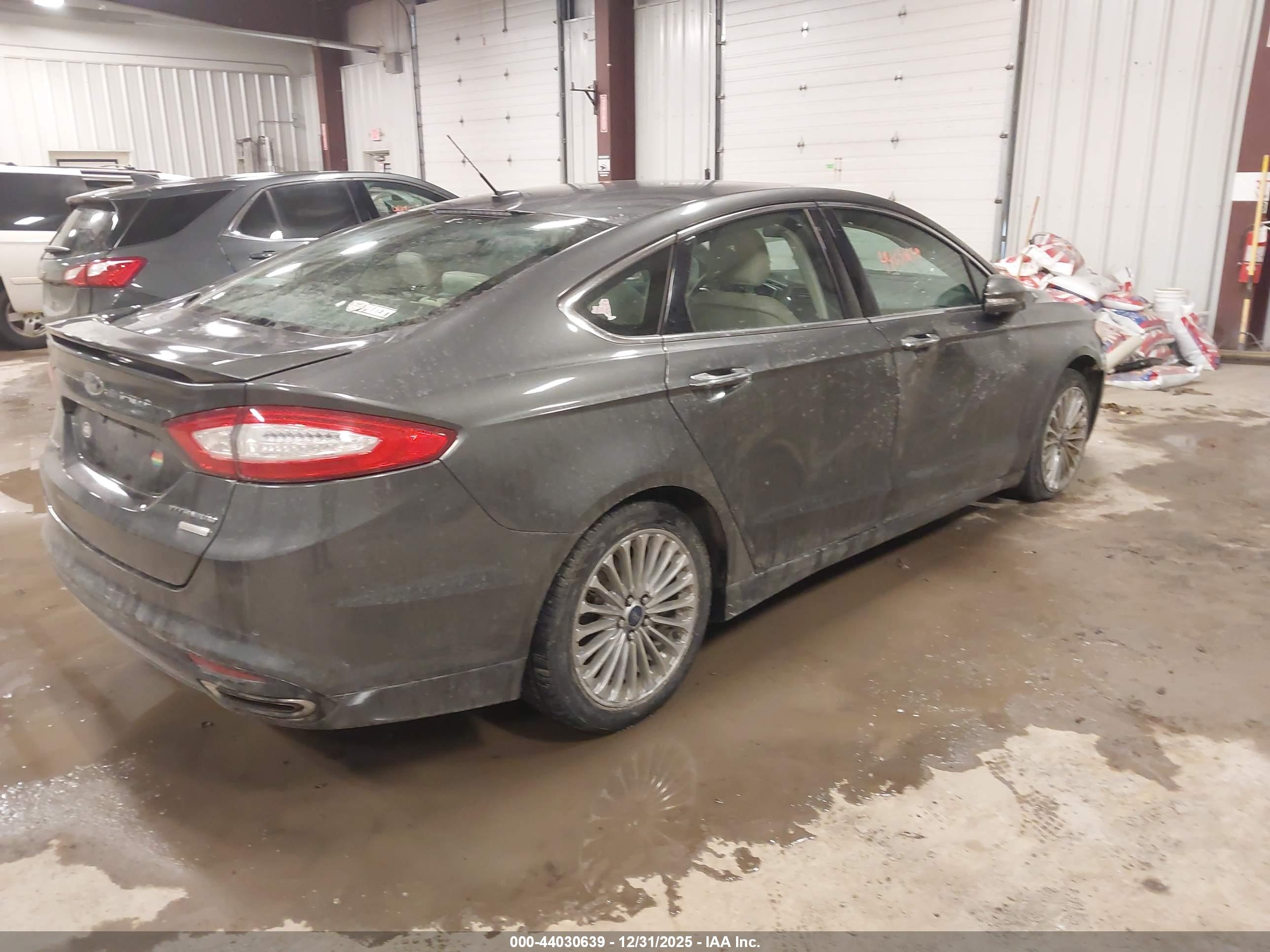 FORD FUSION image 4