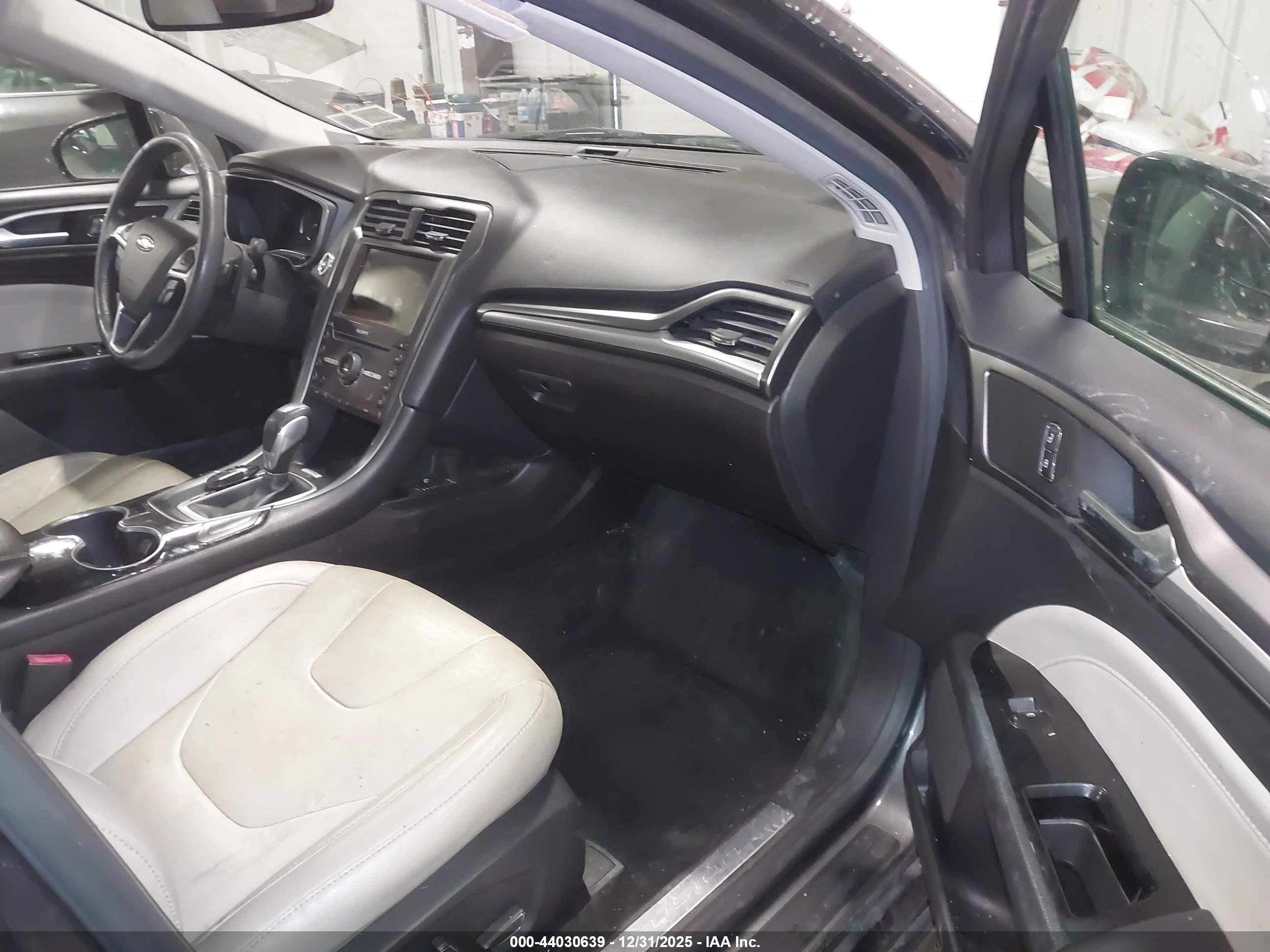FORD FUSION image 5
