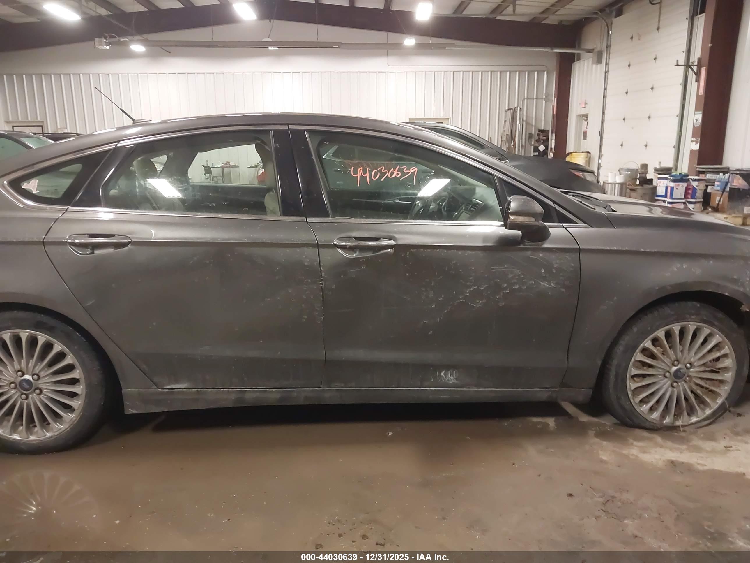 FORD FUSION image 6