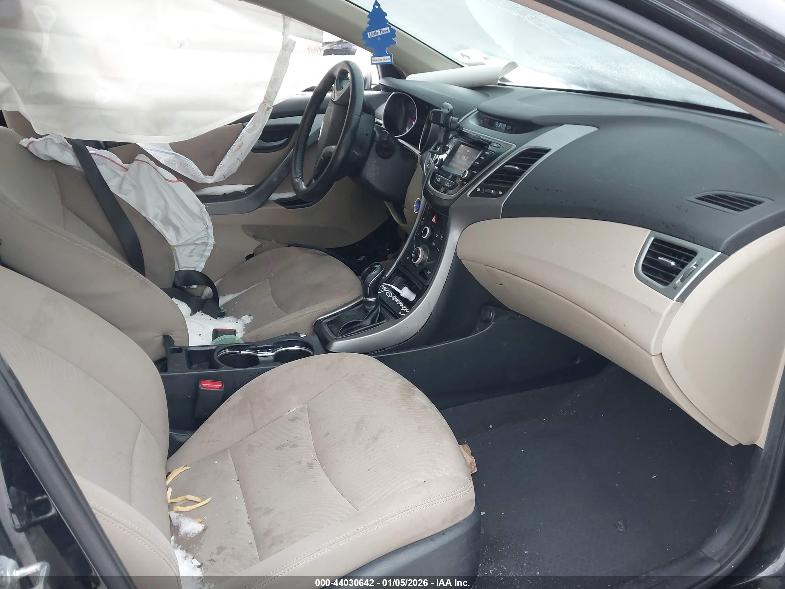 HYUNDAI ELANTRA image 5