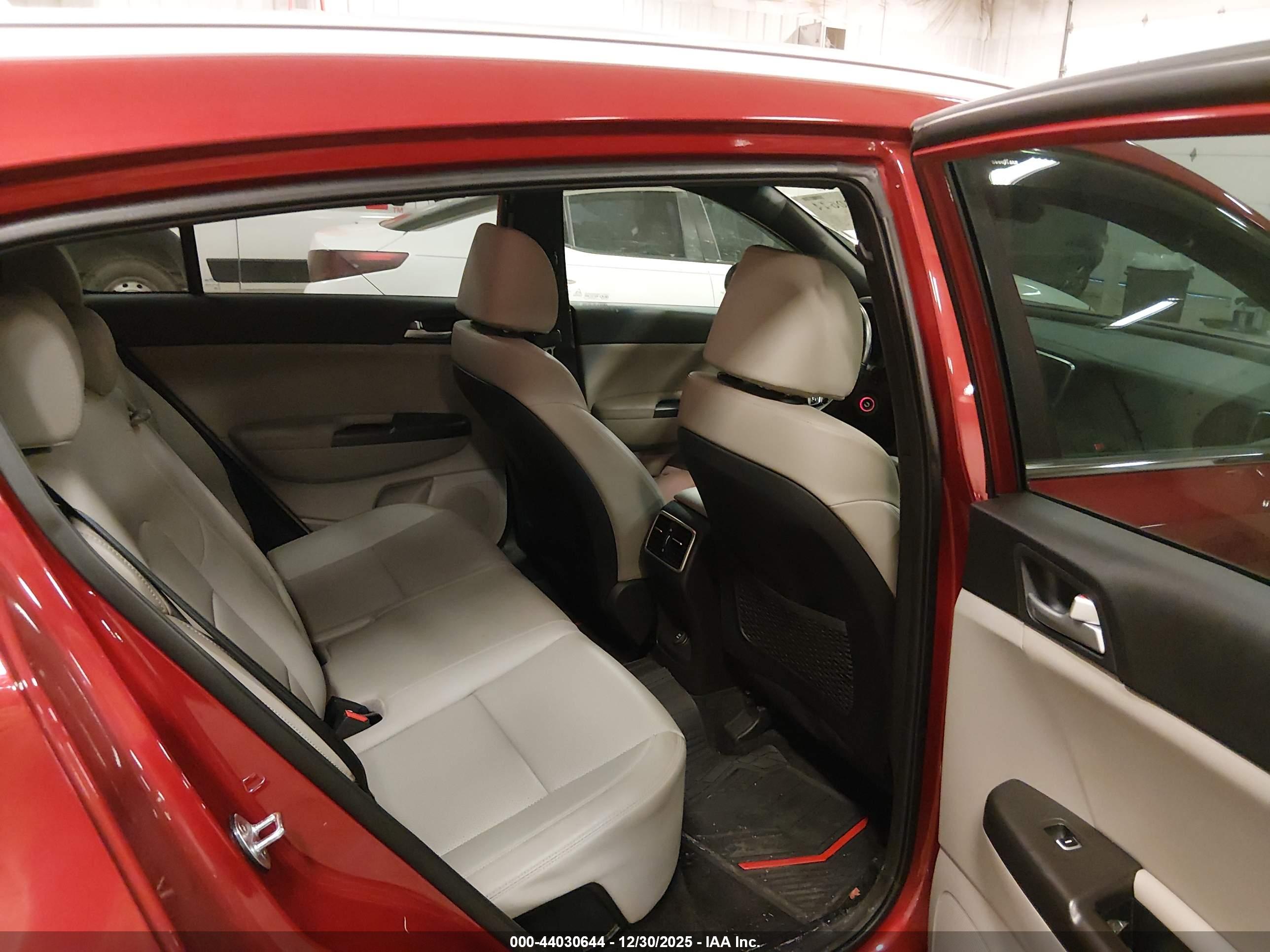 KIA SPORTAGE image 8