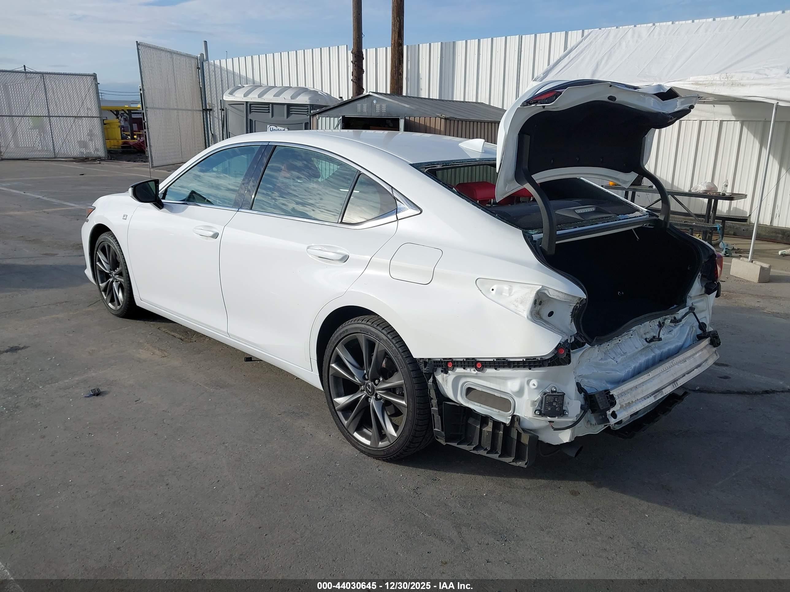 LEXUS ES image 3