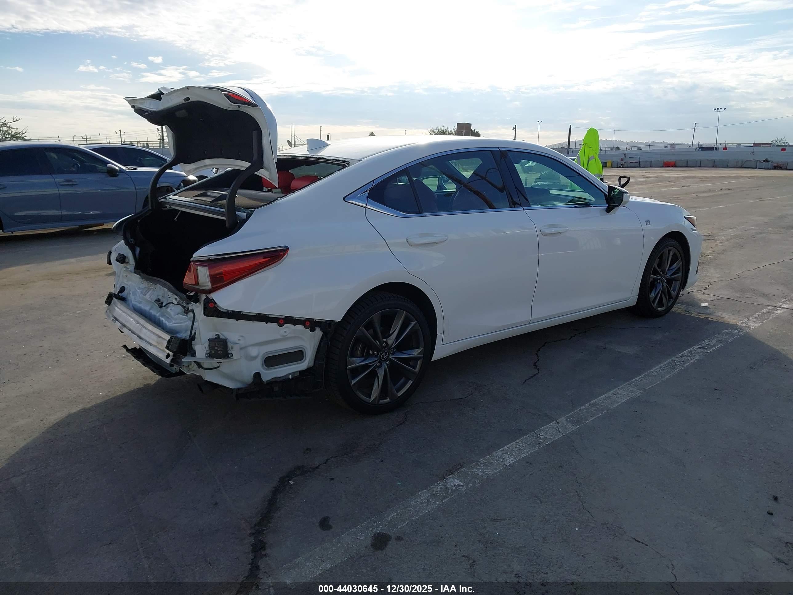 LEXUS ES image 4