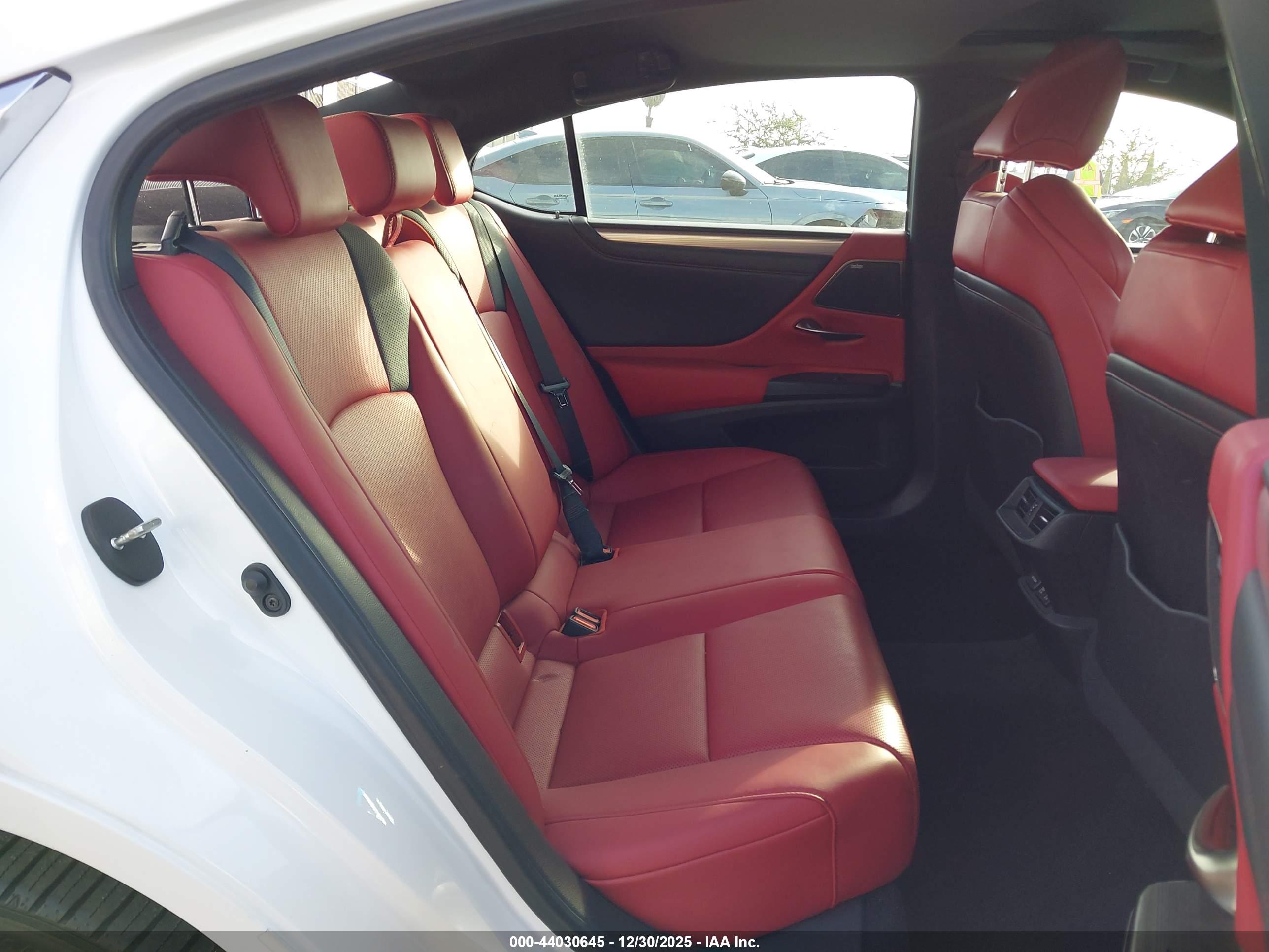 LEXUS ES image 8