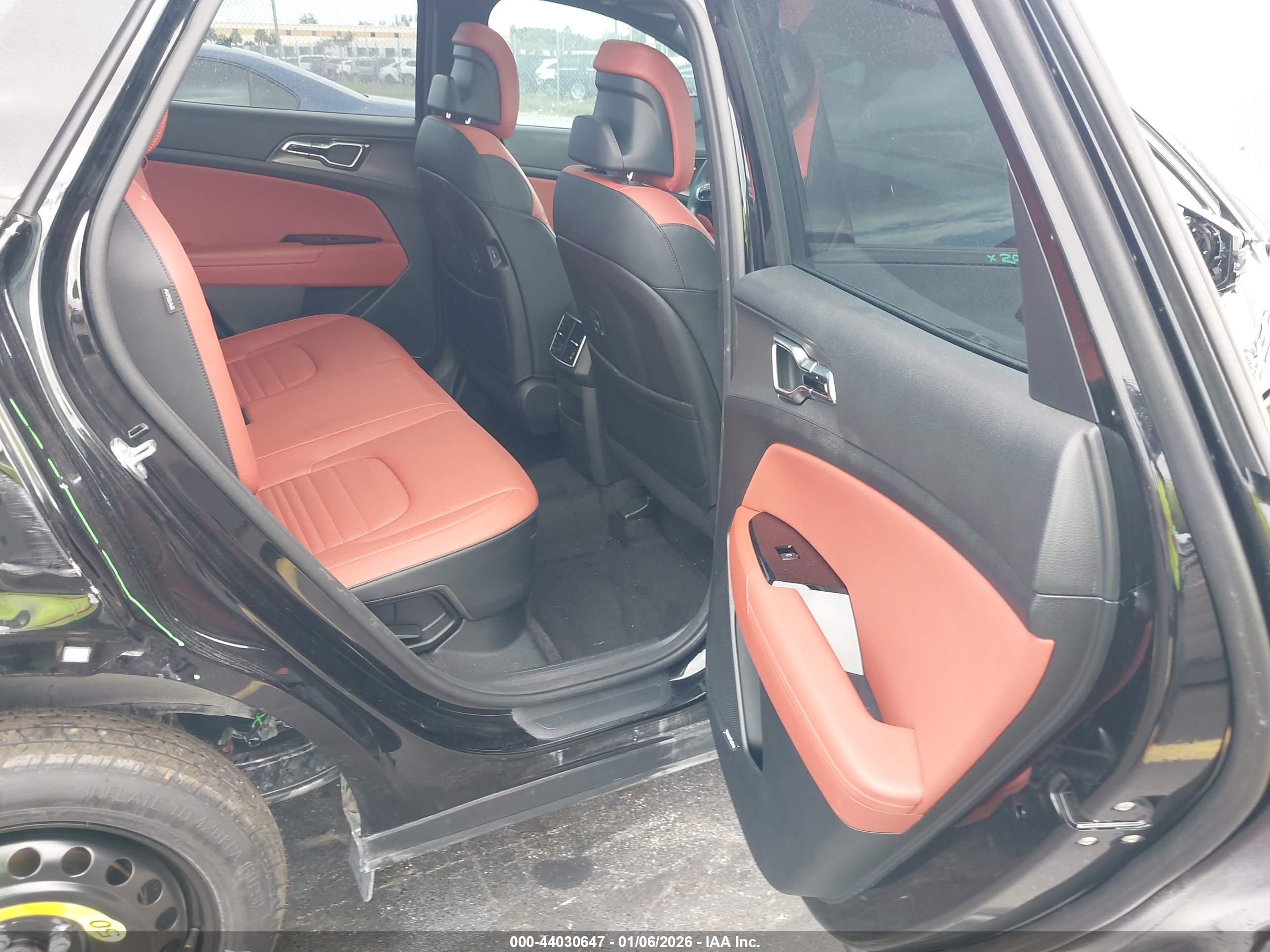 KIA SPORTAGE image 8