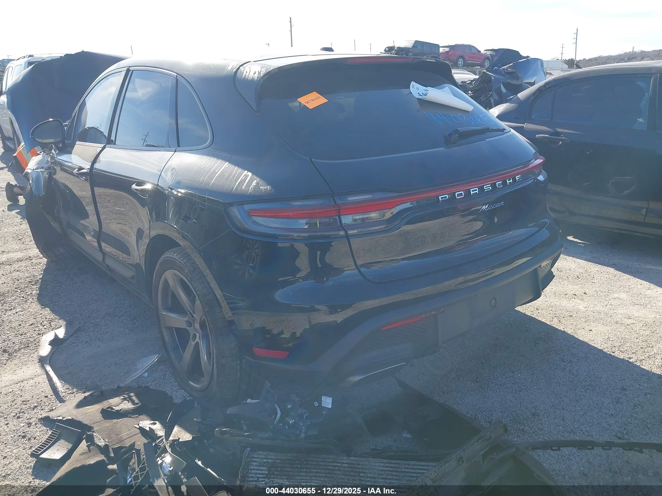 PORSCHE MACAN image 3