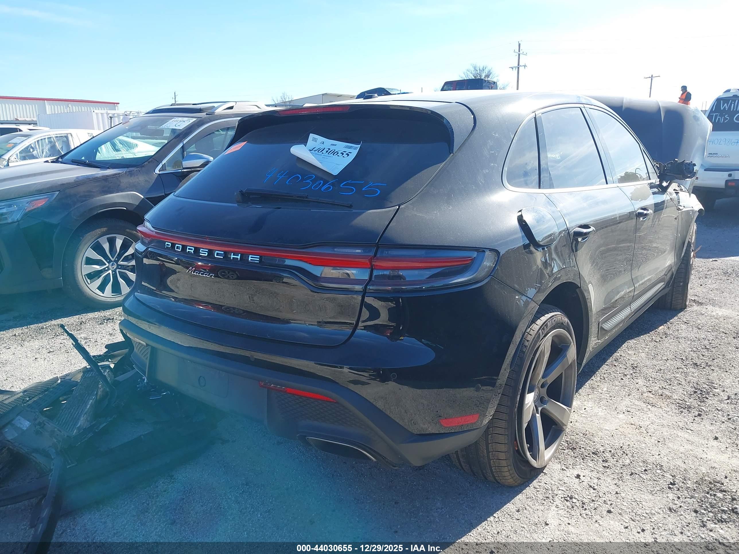 PORSCHE MACAN image 4